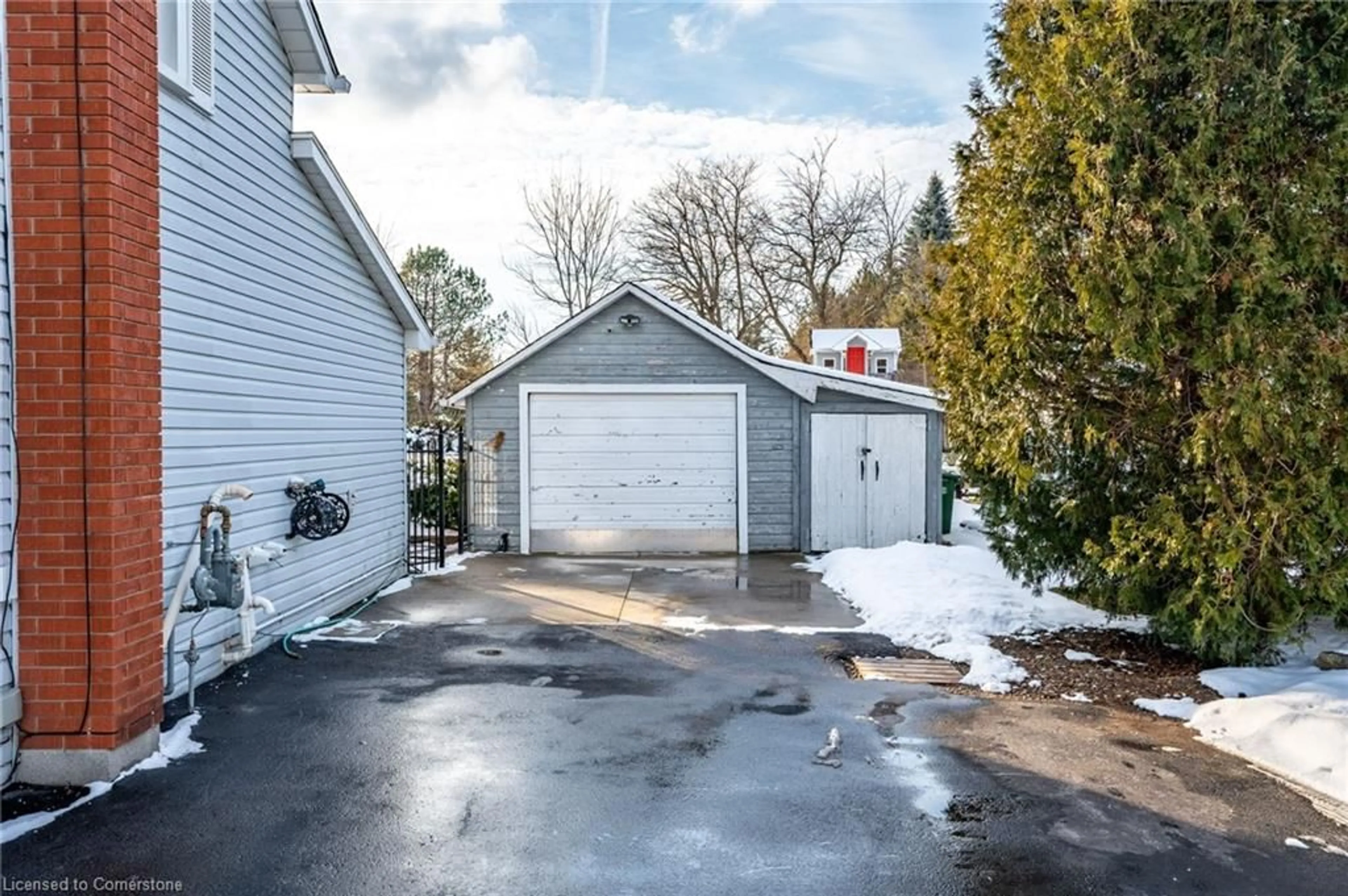 Indoor garage for 1809 Brock Rd, Flamborough Ontario L0R 1K0