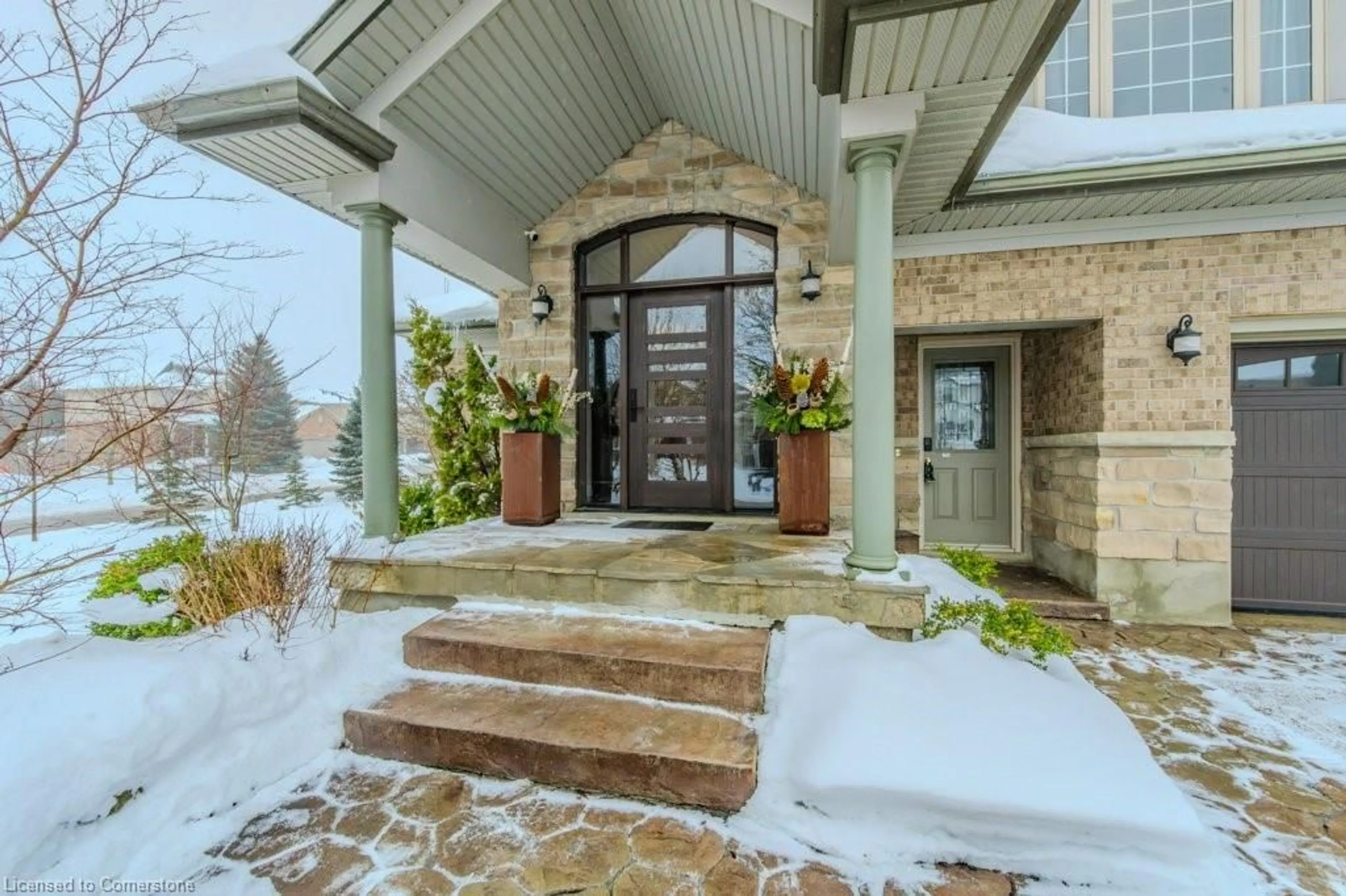 Indoor entryway for 25 Rhine Meadow Rd, Heidelberg Ontario N0B 2M1