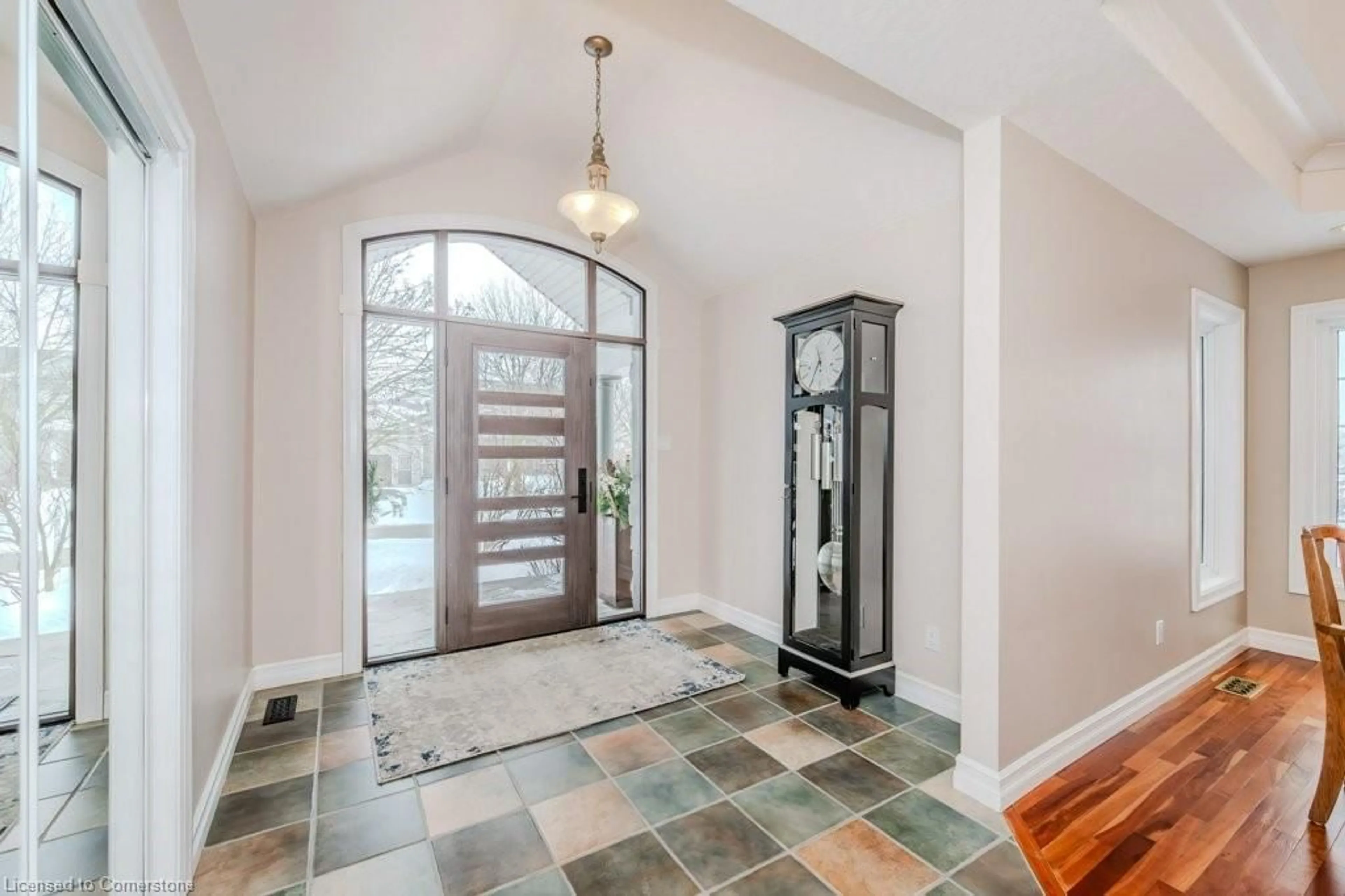 Indoor entryway for 25 Rhine Meadow Rd, Heidelberg Ontario N0B 2M1