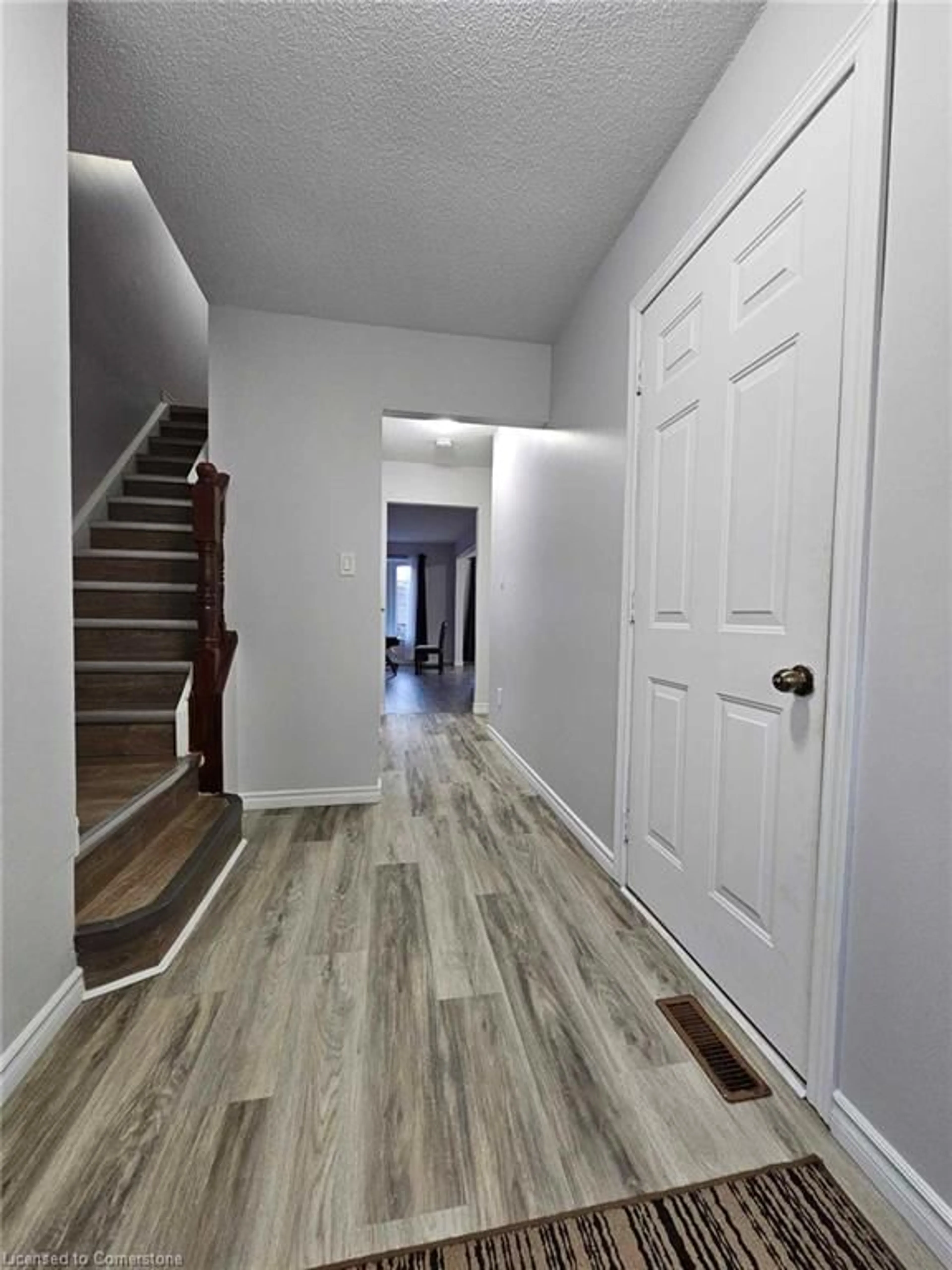 Indoor entryway for 860 Rymal Rd #59, Hamilton Ontario L8W 2X7