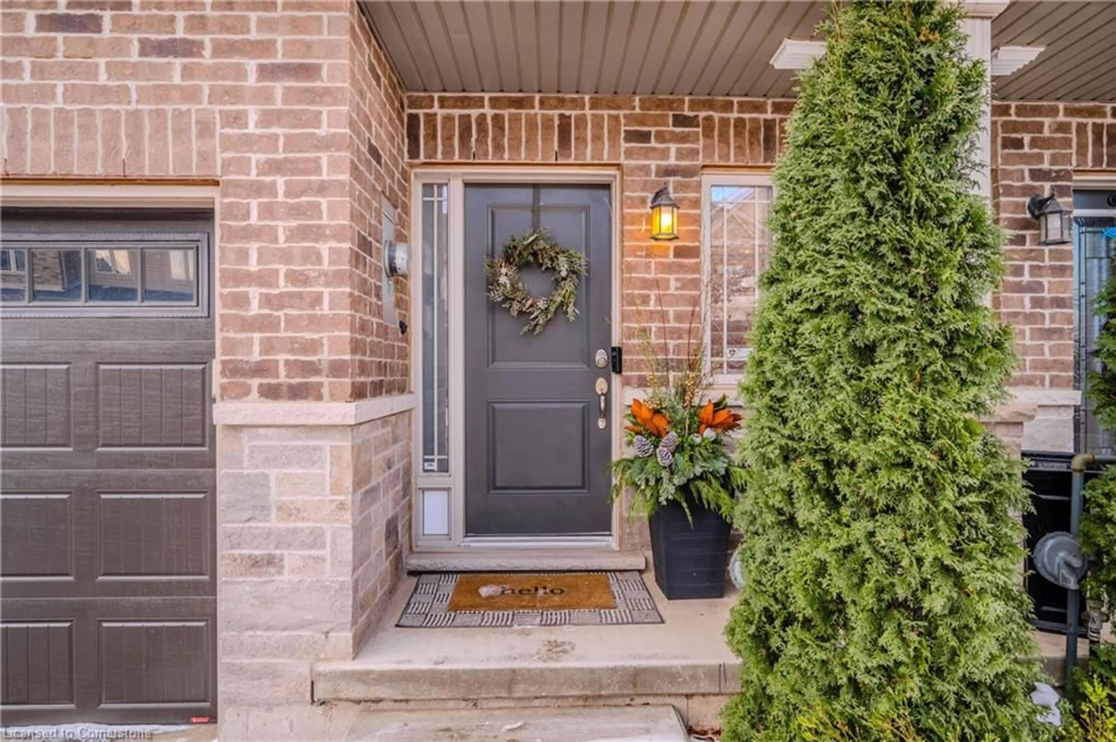 Indoor entryway for 6 Serenity Lane, Hamilton Ontario L0R 1P0