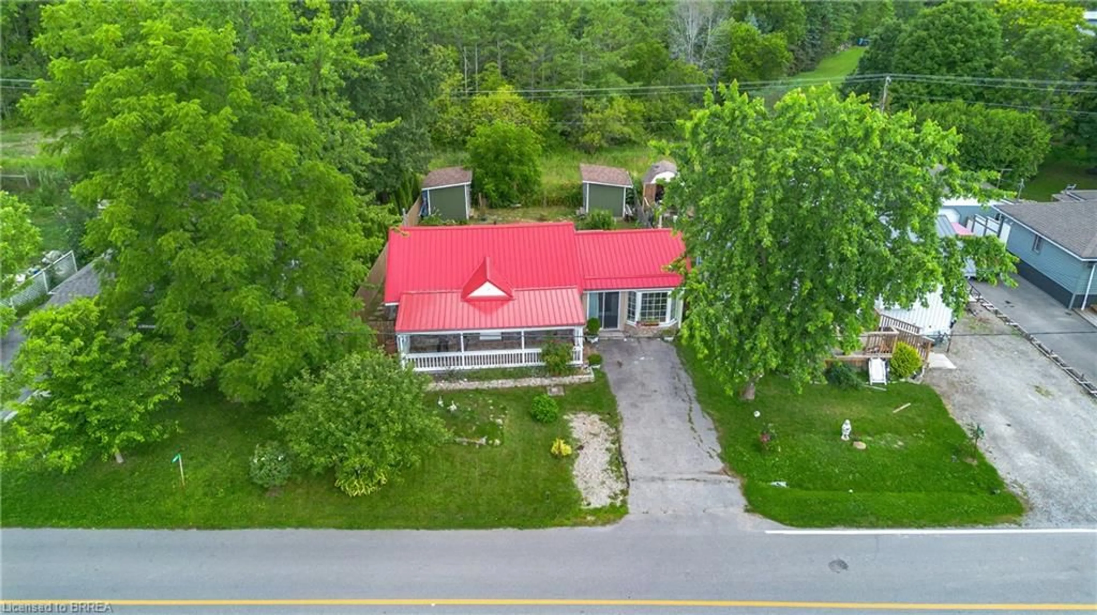 A pic from outside/outdoor area/front of a property/back of a property/a pic from drone, building for 183 Blue Water Pky, Selkirk Ontario N0A 1P0