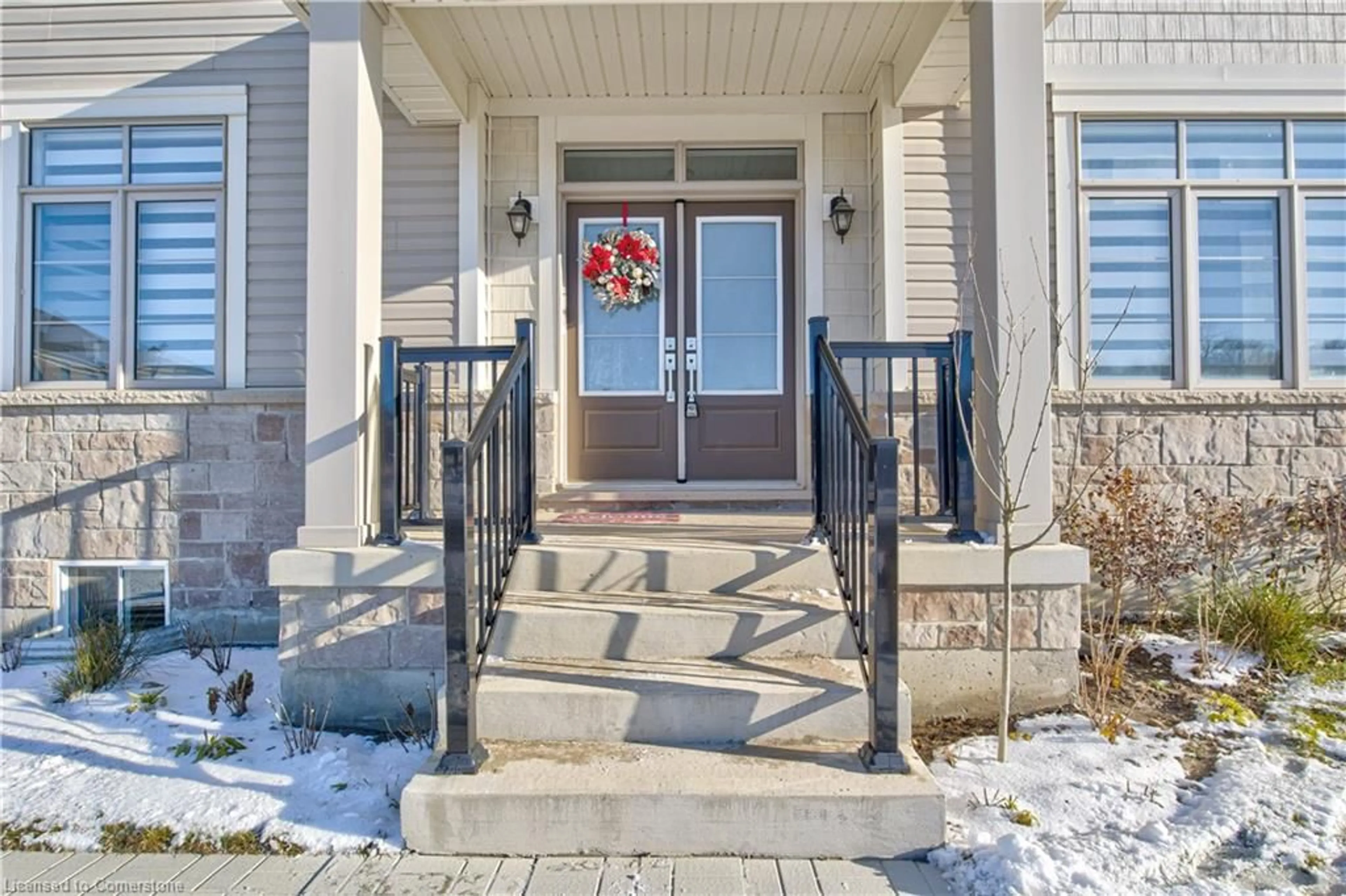 Indoor entryway for 90 Spicer St, Fergus Ontario N1M 0H7