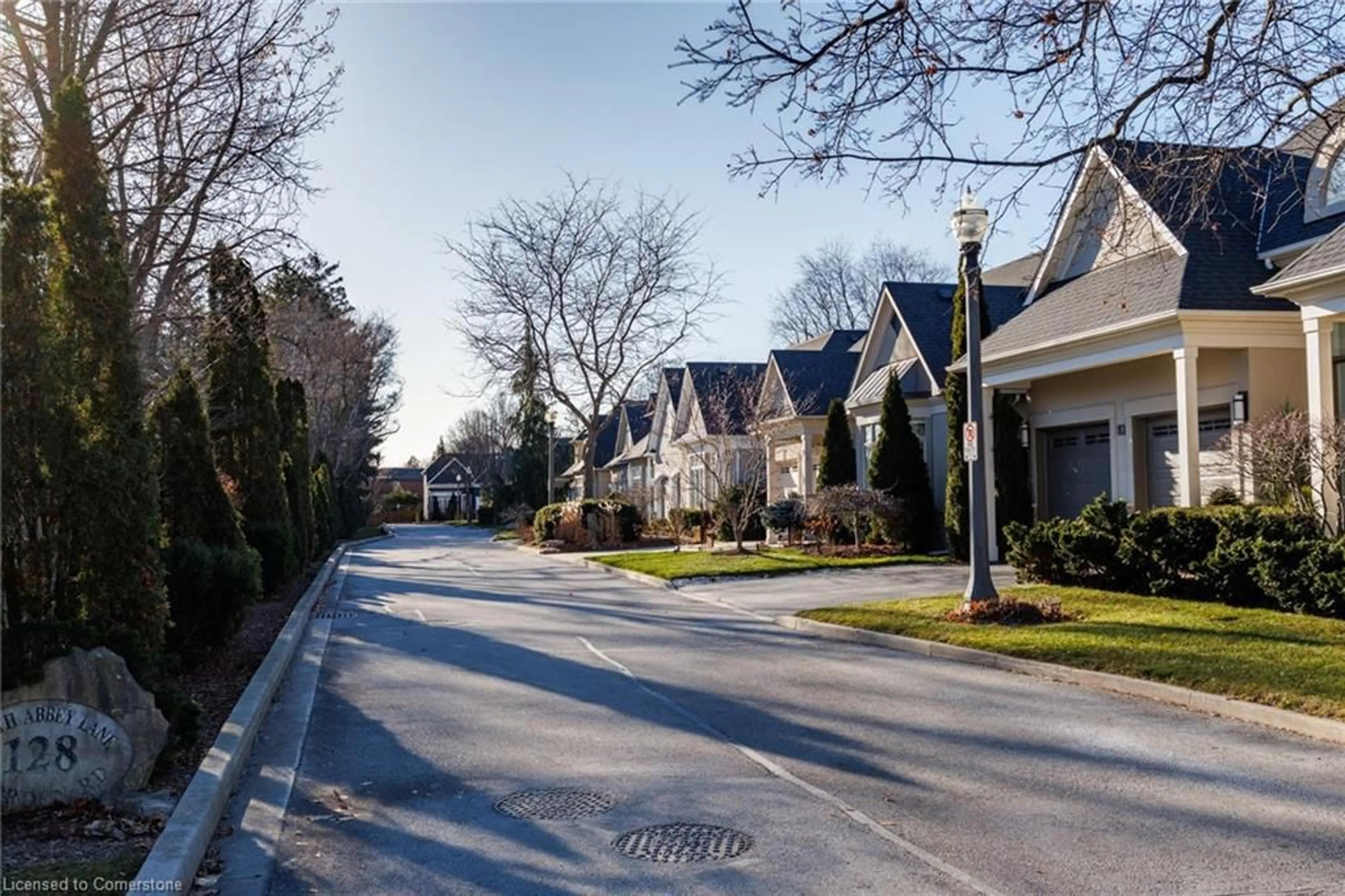 A pic from outside/outdoor area/front of a property/back of a property/a pic from drone, street for 128 Morden Rd, Oakville Ontario L6K 2R9