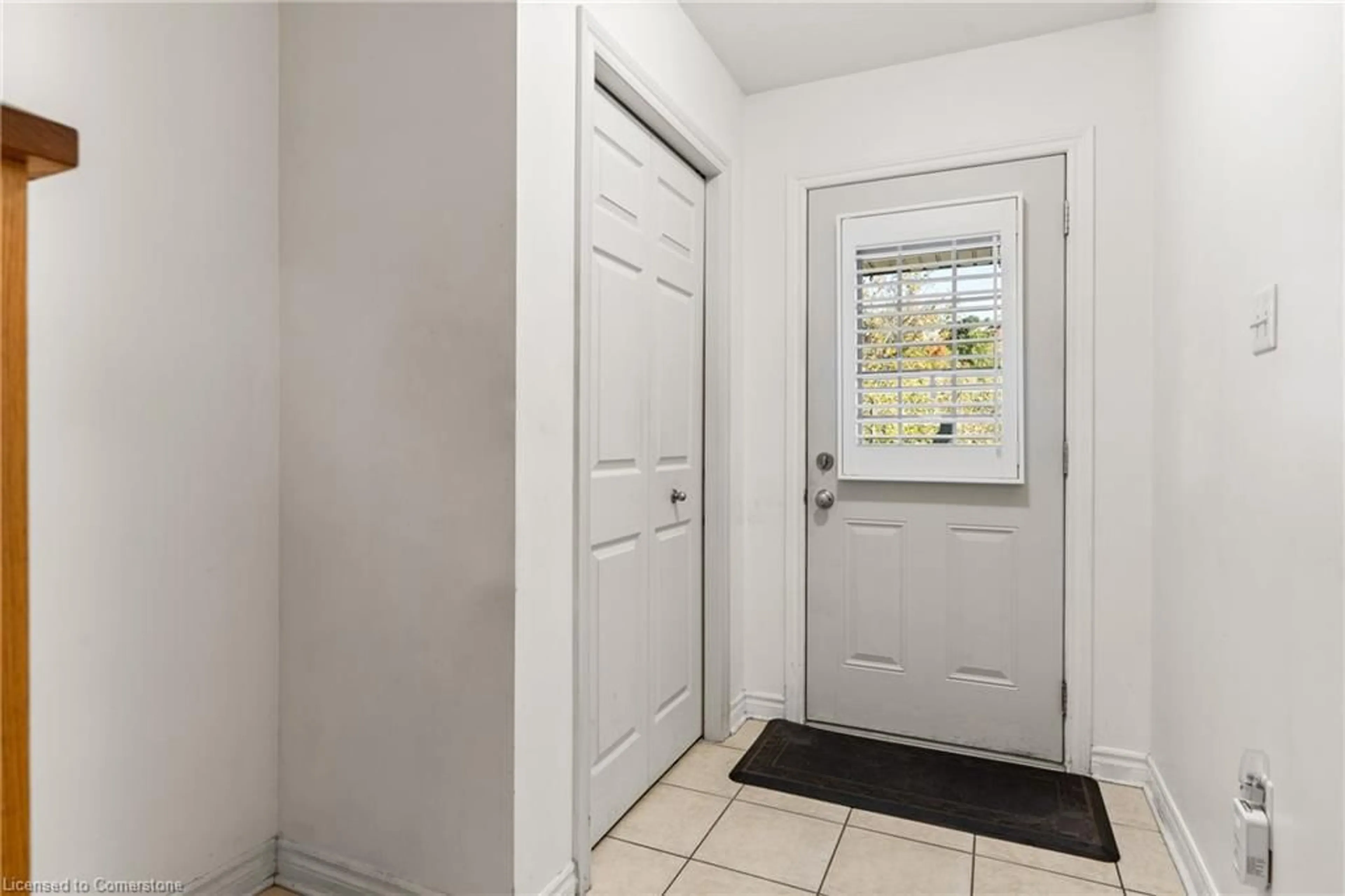 Indoor entryway for 535 Margaret St #48, Cambridge Ontario N3H 0A5