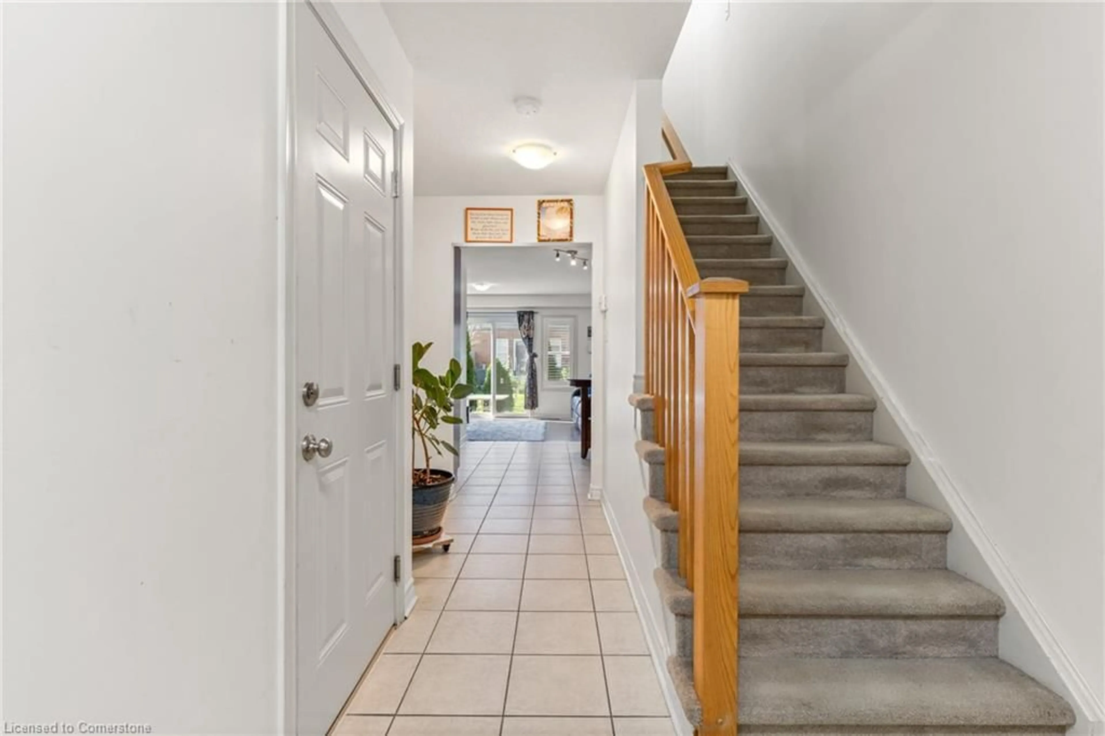 Indoor entryway for 535 Margaret St #48, Cambridge Ontario N3H 0A5