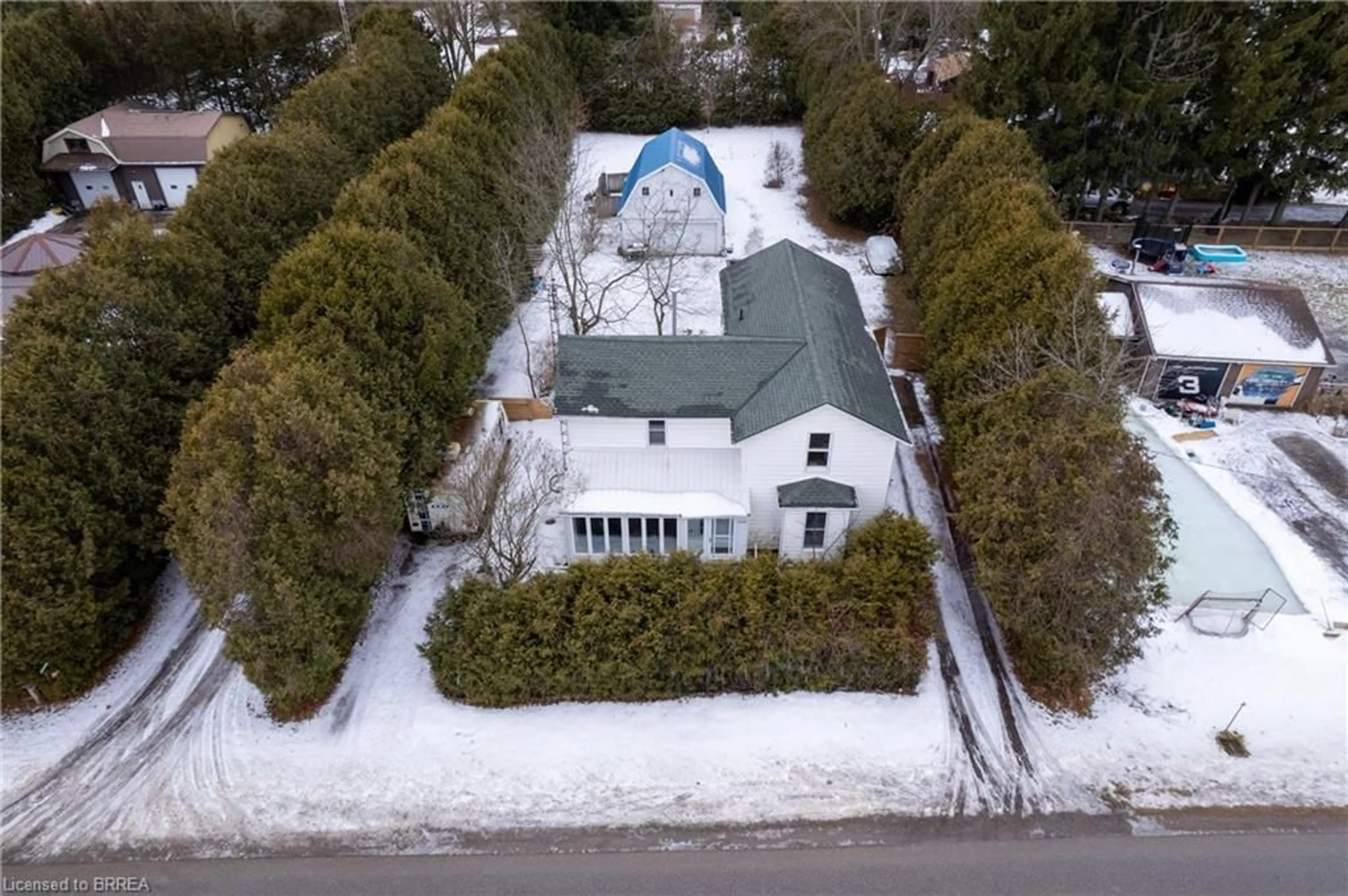A pic from outside/outdoor area/front of a property/back of a property/a pic from drone, street for 2291 Nixon Rd, Simcoe Ontario N3Y 4K6