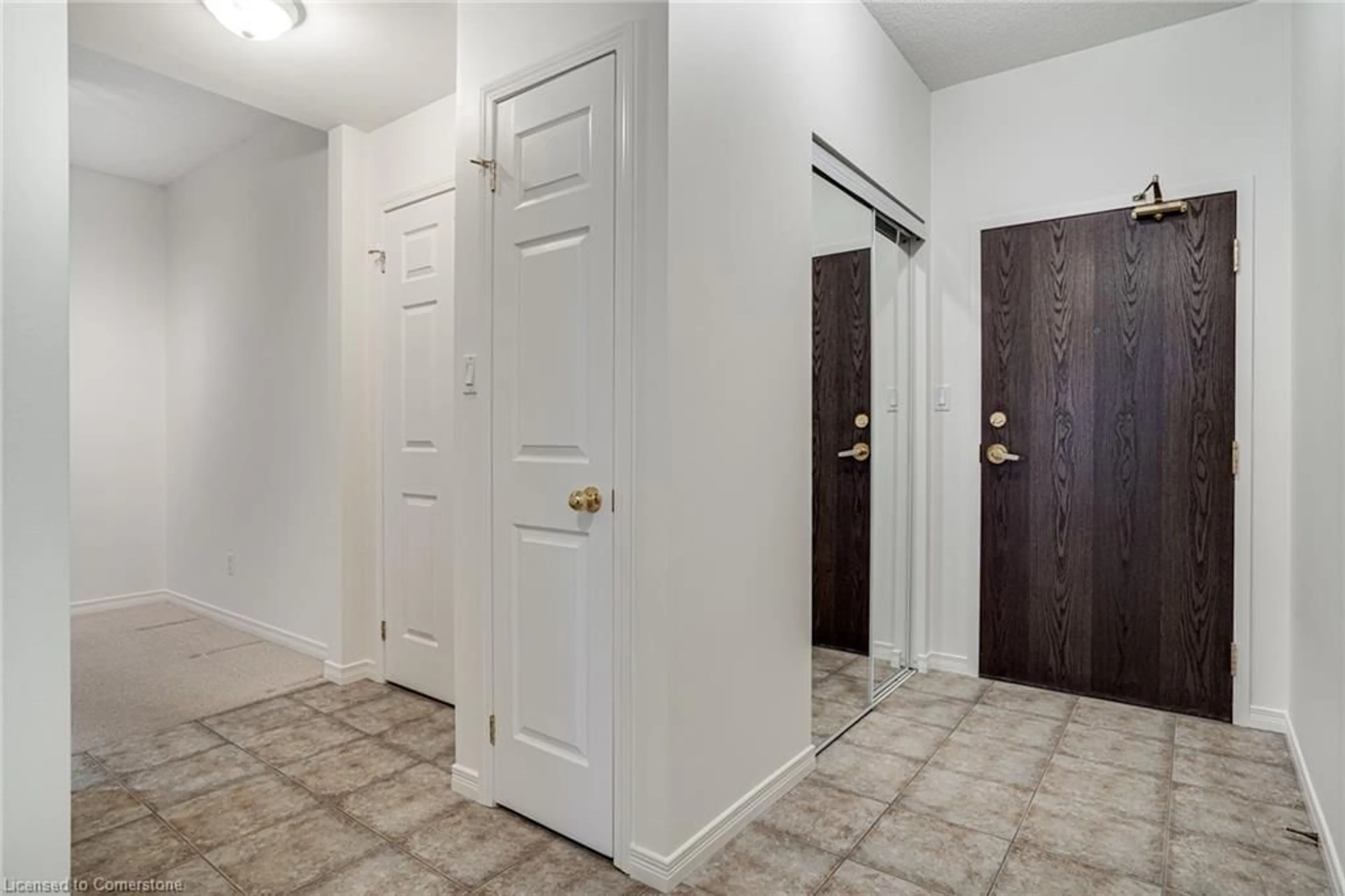 Indoor entryway for 1000 Creekside Dr #605, Dundas Ontario L9H 7S6