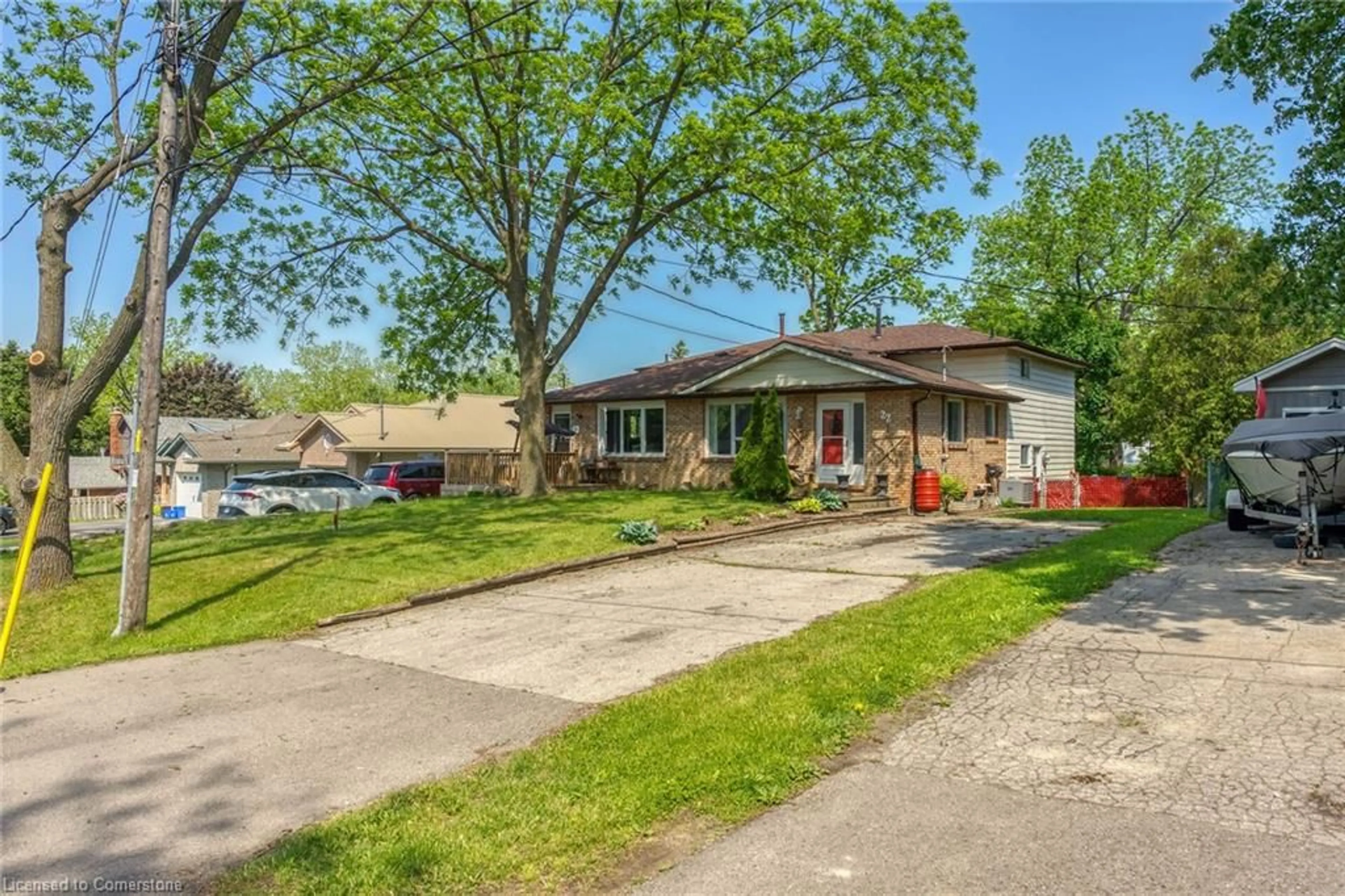 A pic from outside/outdoor area/front of a property/back of a property/a pic from drone, street for 22 Chippewa St, Cayuga Ontario N0A 1E0