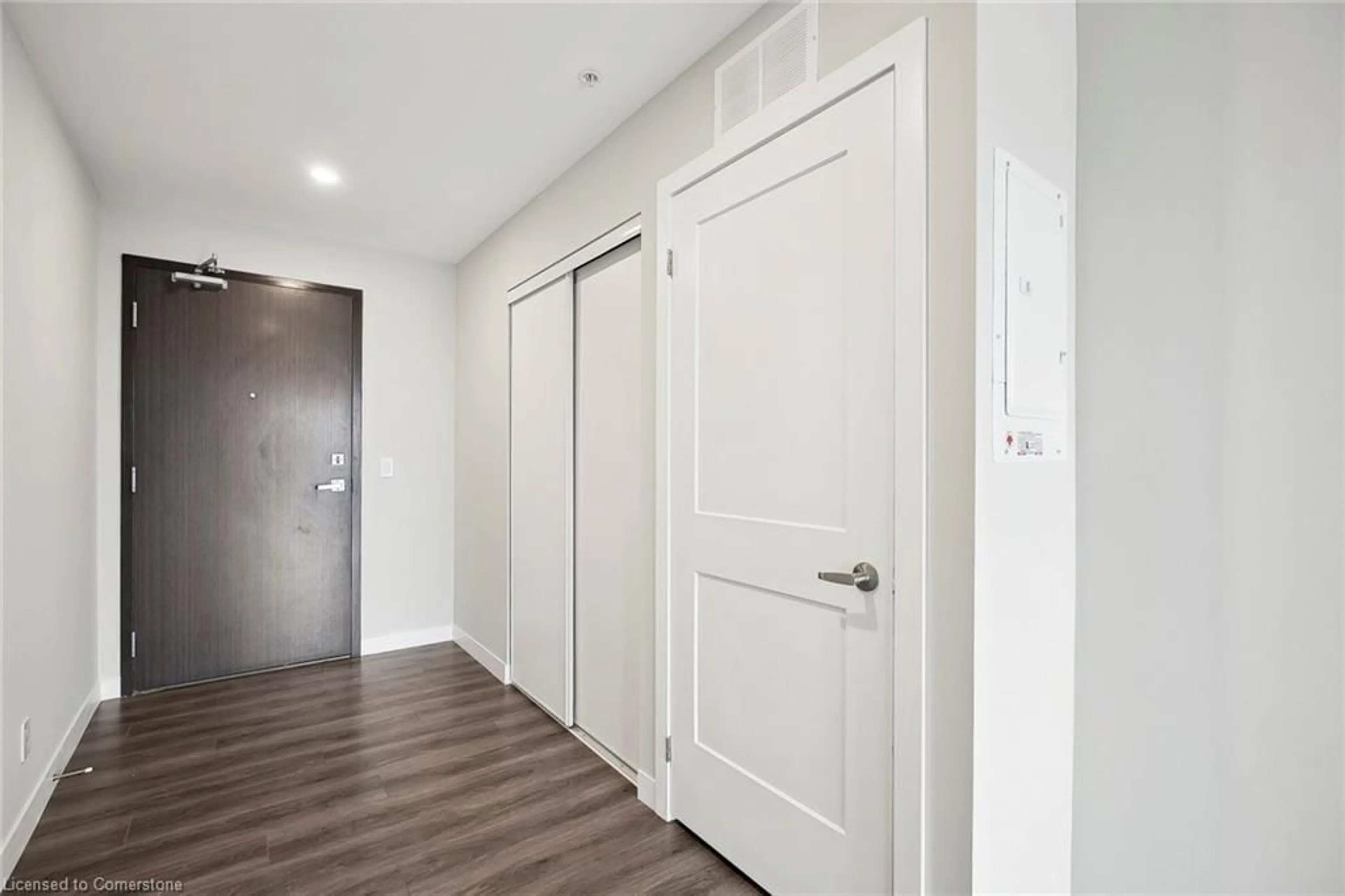 Indoor entryway for 15 Queen St S St #2114, Hamilton Ontario L8P 0C6