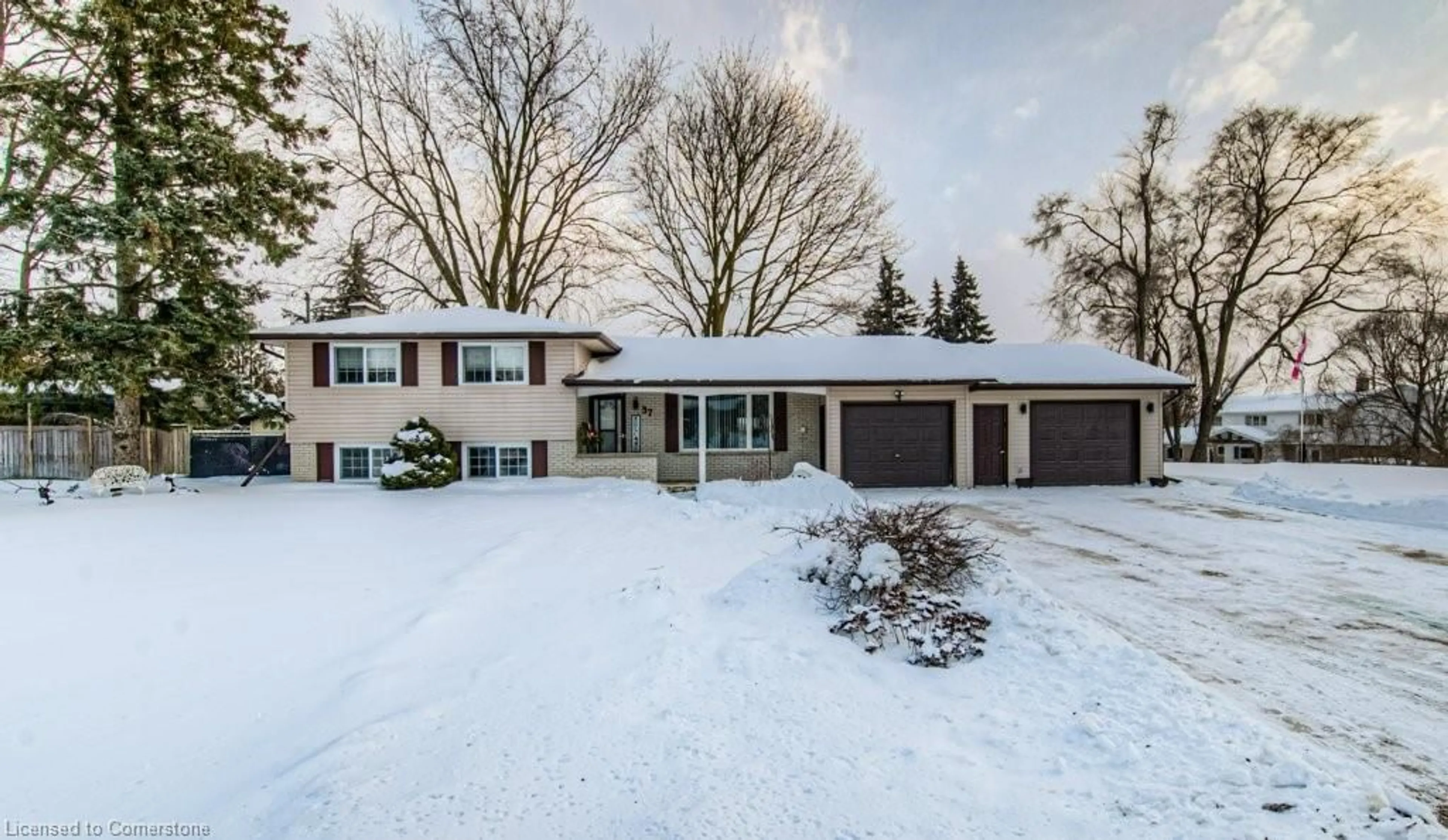 A pic from outside/outdoor area/front of a property/back of a property/a pic from drone, street for 37 Alice Cres, Petersburg Ontario N0B 0B2