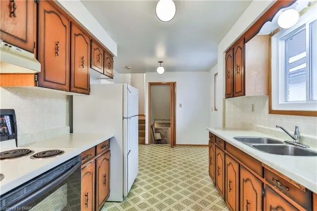 Additional property image - 15 Queensbury Dr