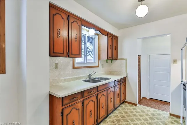 Additional property image - 15 Queensbury Dr