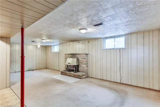 Additional property image - 15 Queensbury Dr