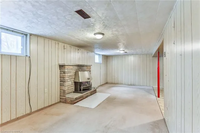 Additional property image - 15 Queensbury Dr