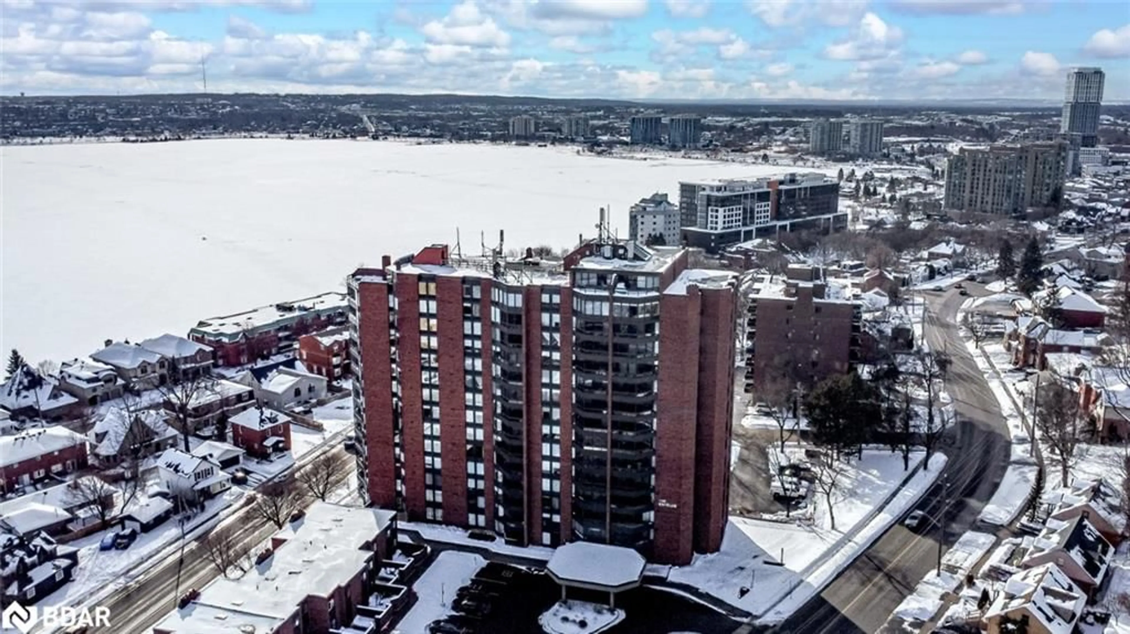 A pic from outside/outdoor area/front of a property/back of a property/a pic from drone, city buildings view from balcony for 181 Collier St #806, Barrie Ontario L4M 5L6