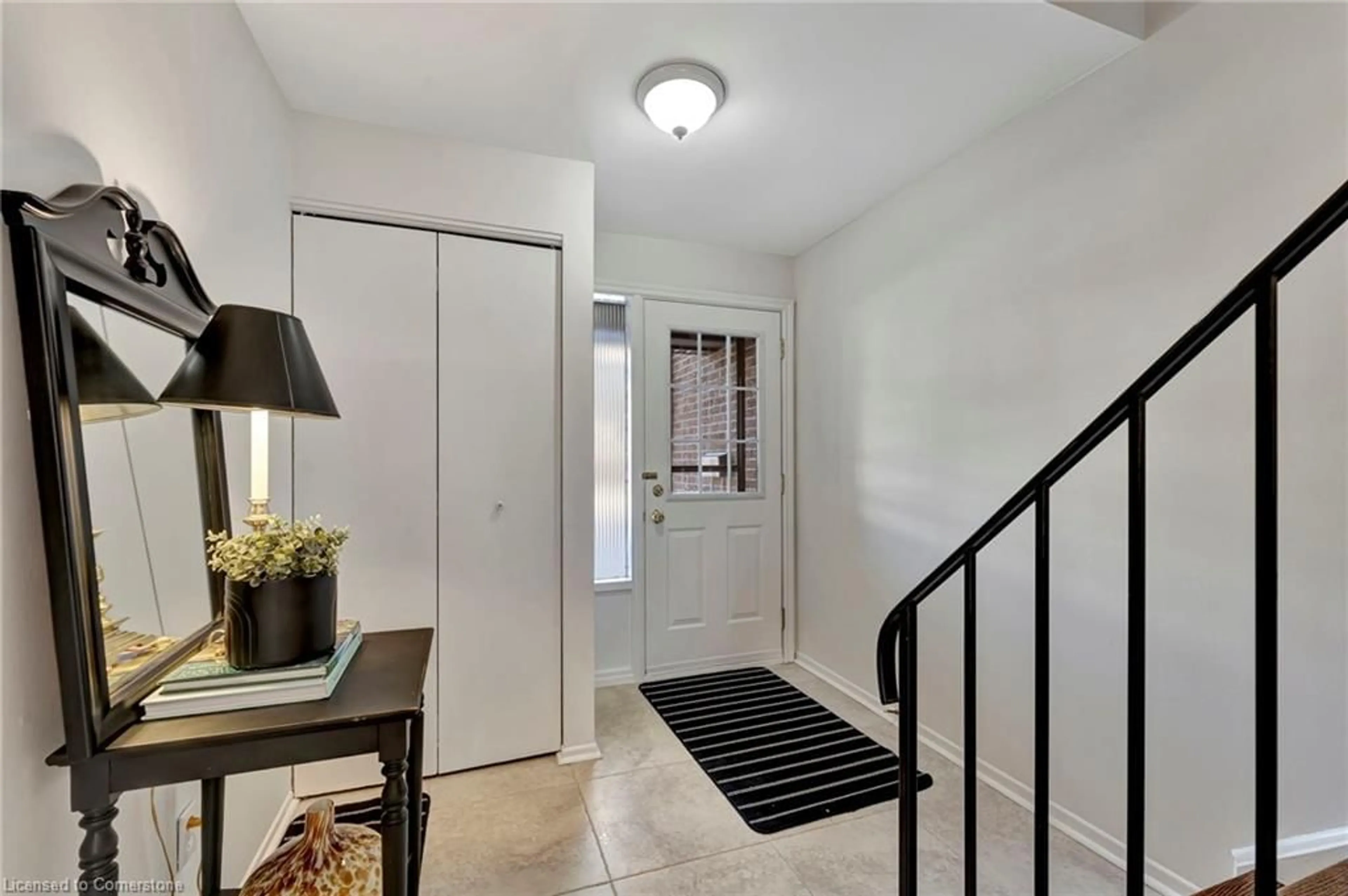 Indoor entryway for 22 Thistle Lane, Dundas Ontario L9H 6G1