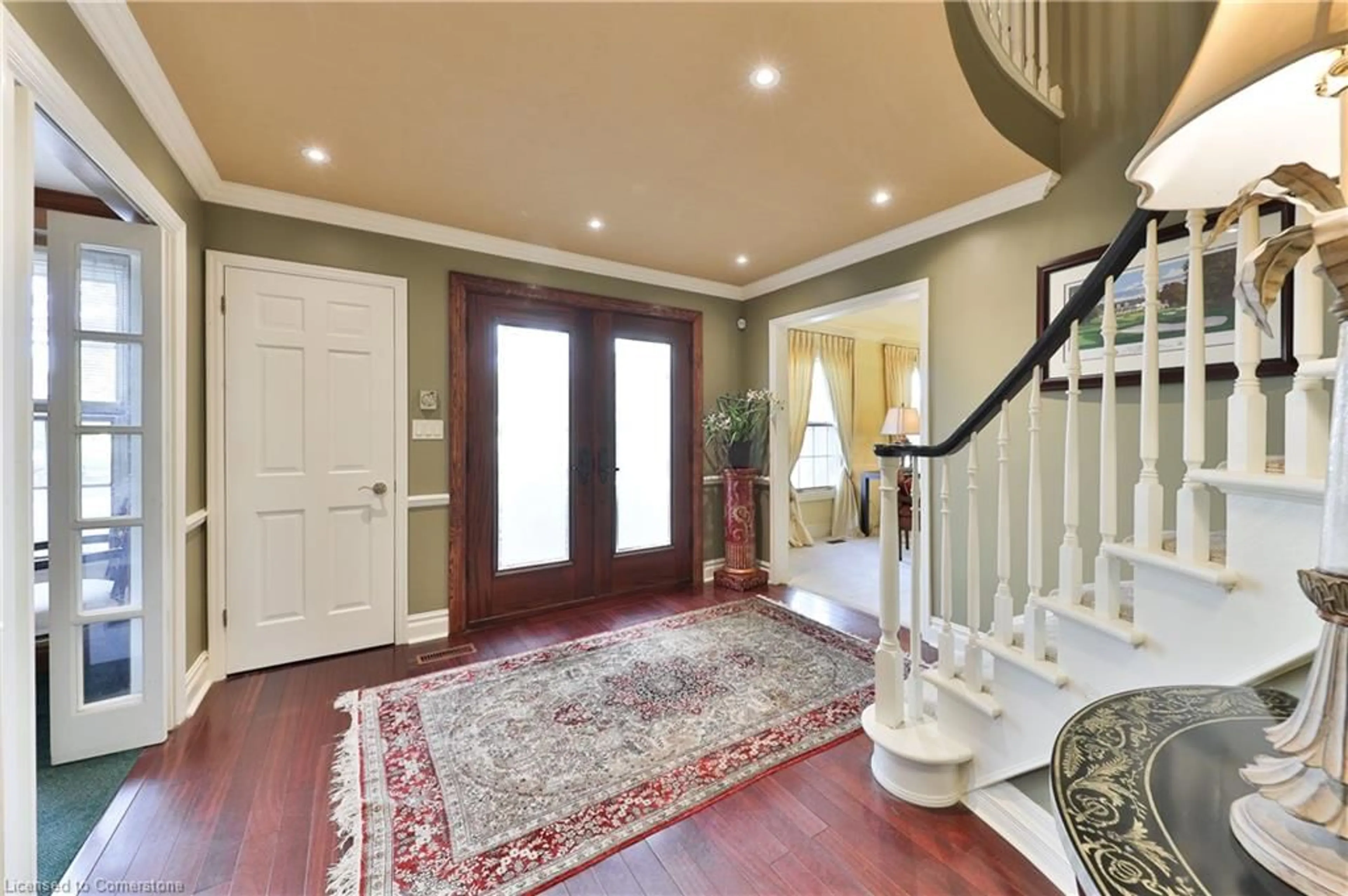 Indoor entryway for 218 North Shore Blvd, Burlington Ontario L7T 1A4