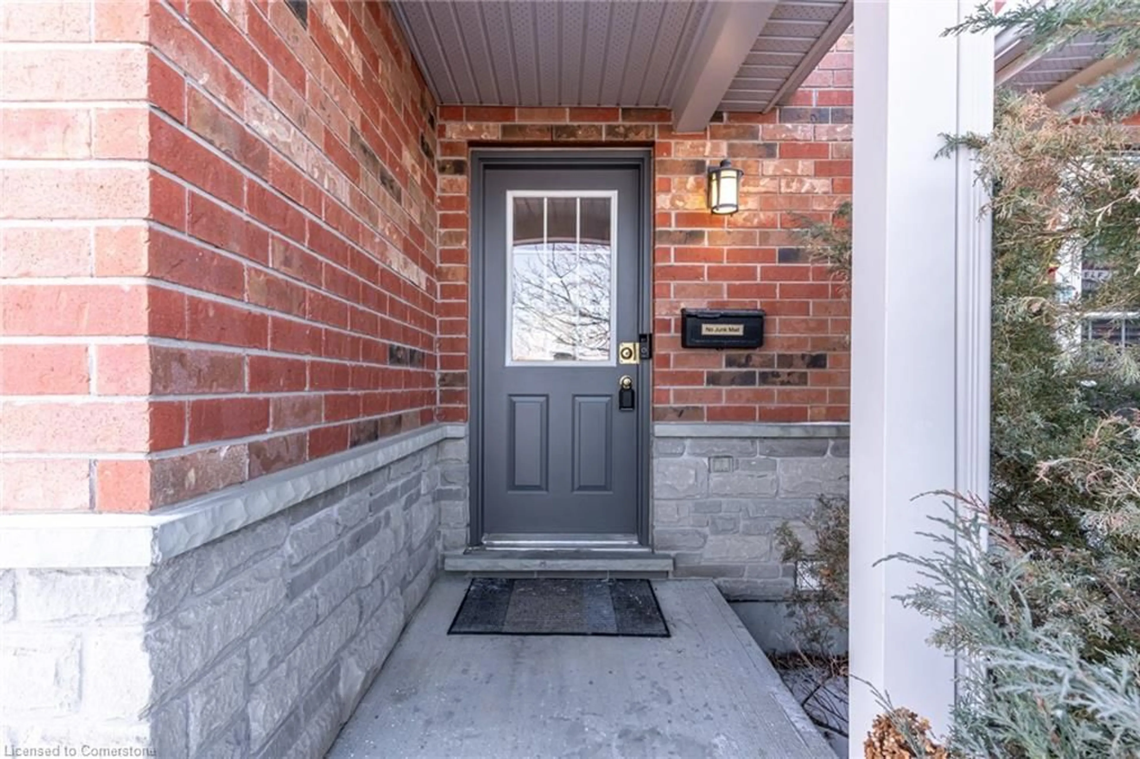 Indoor entryway for 124 Gosling Gardens #32, Guelph Ontario N1G 5K6