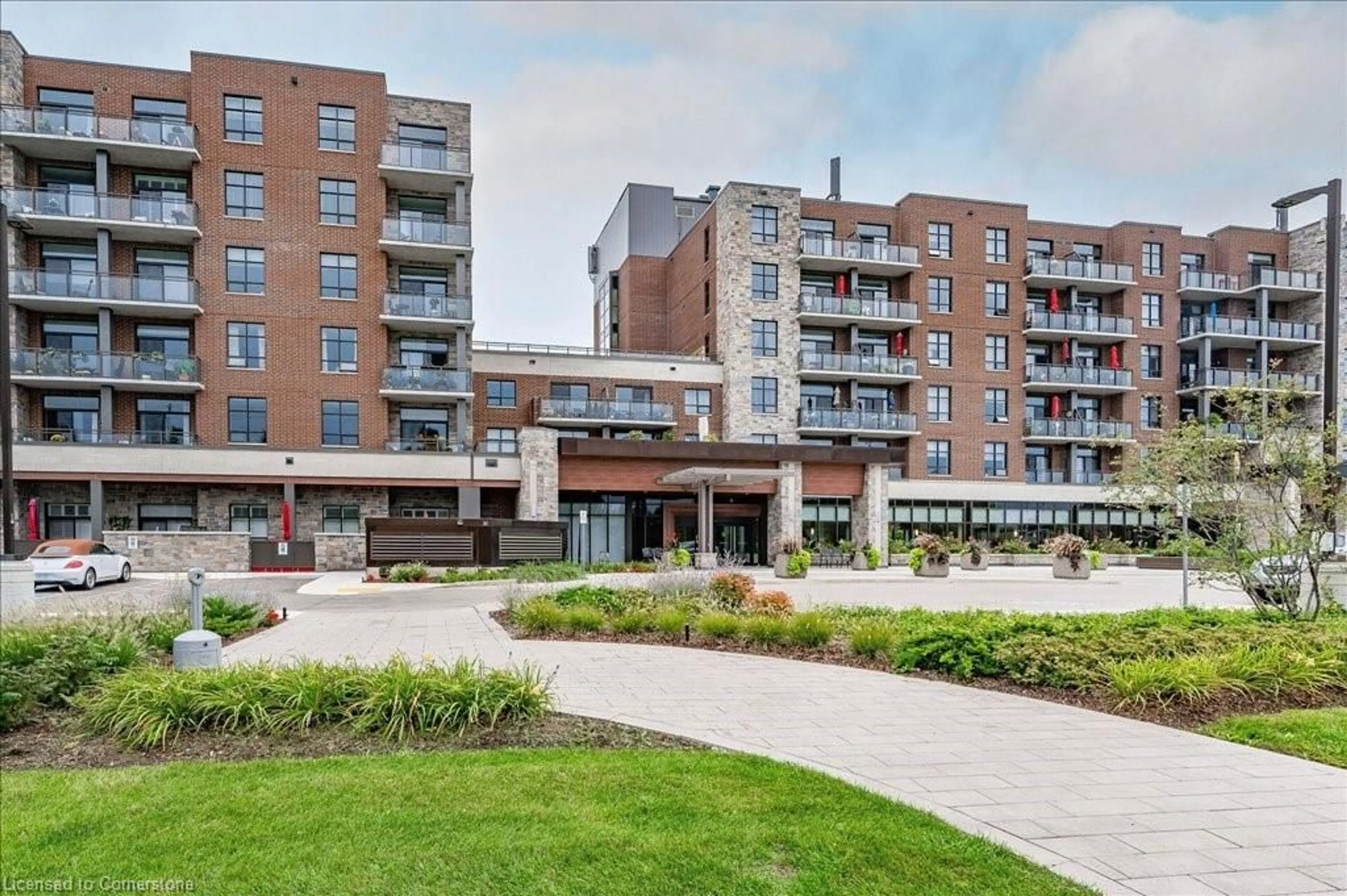 Patio, building for 3290 New St #607, Burlington Ontario L7N 1M8