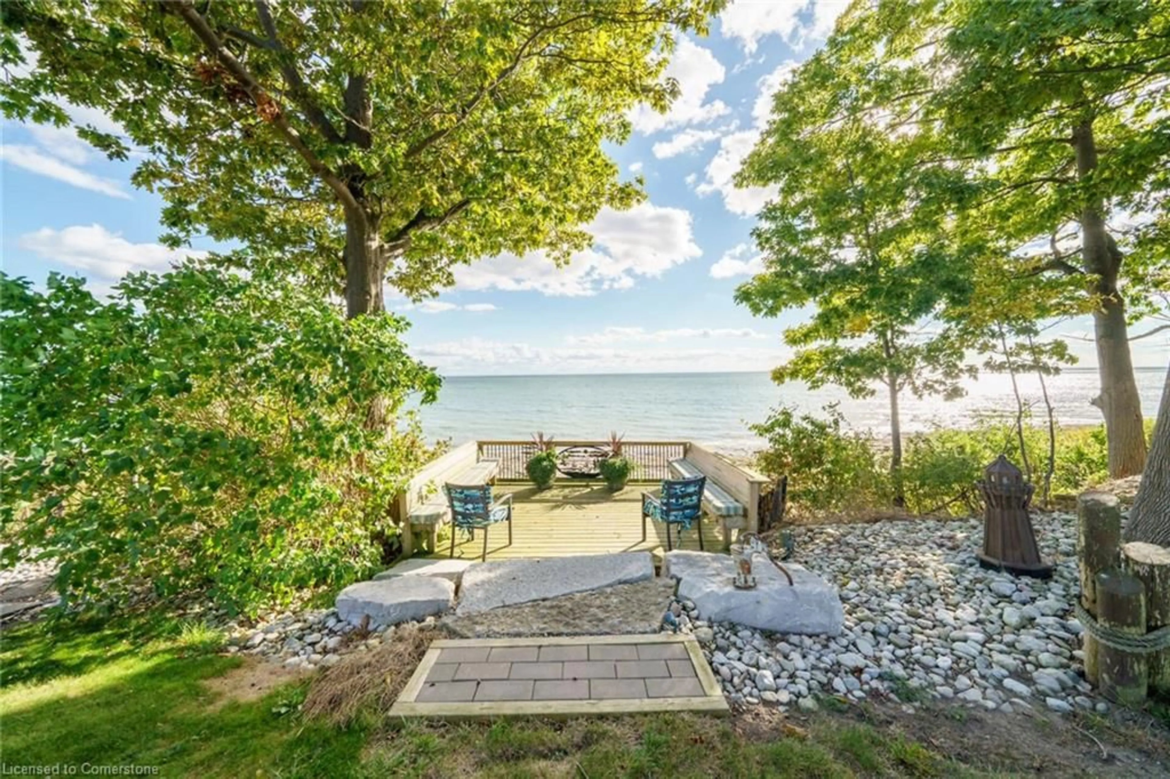 Patio, water/lake/river/ocean view for 305 Lakeshore Rd, Selkirk Ontario N0A 1P0