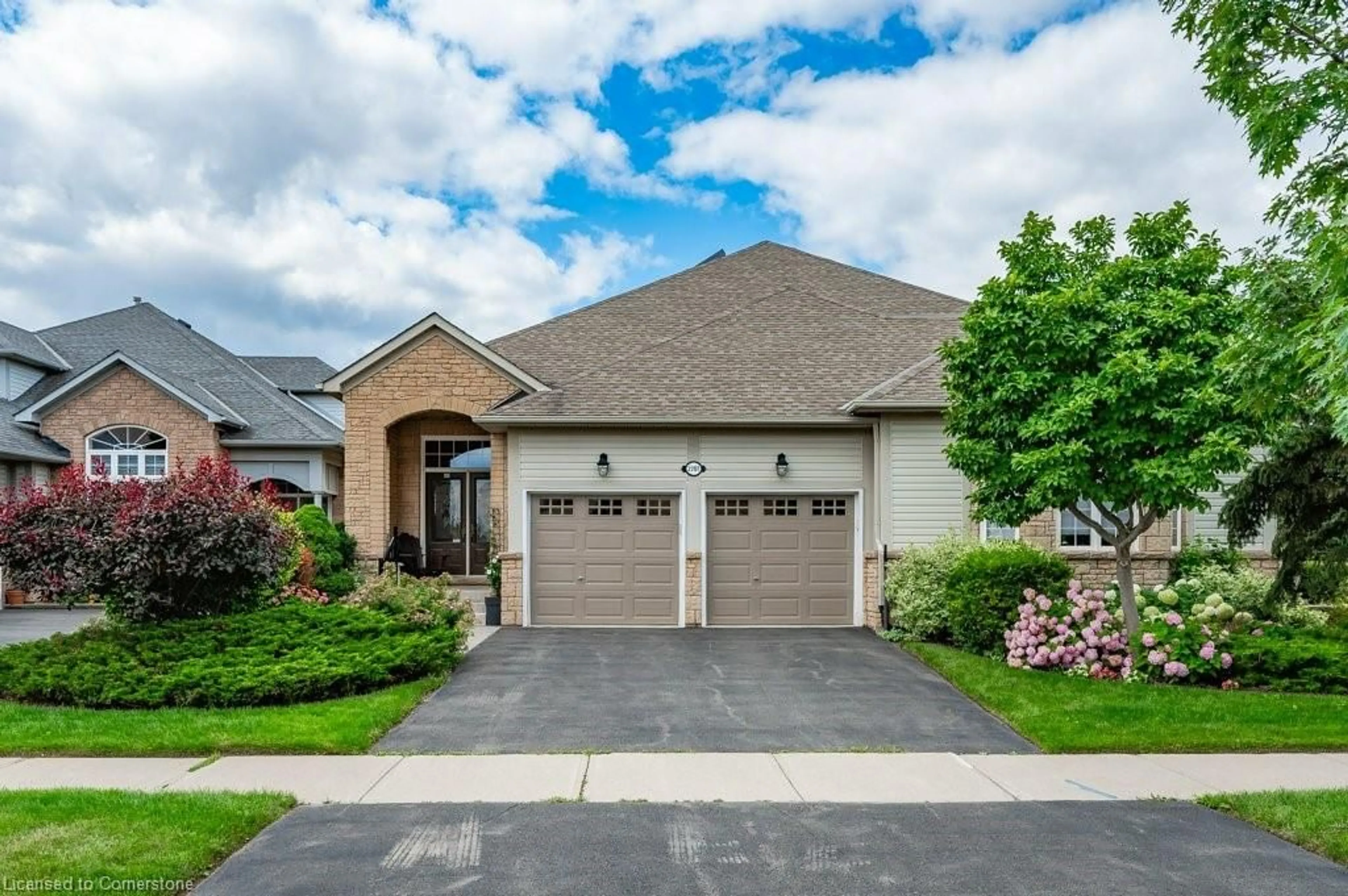 Home with brick exterior material, street for 2282 Turnberry Rd #15, Burlington Ontario L7M 4S7