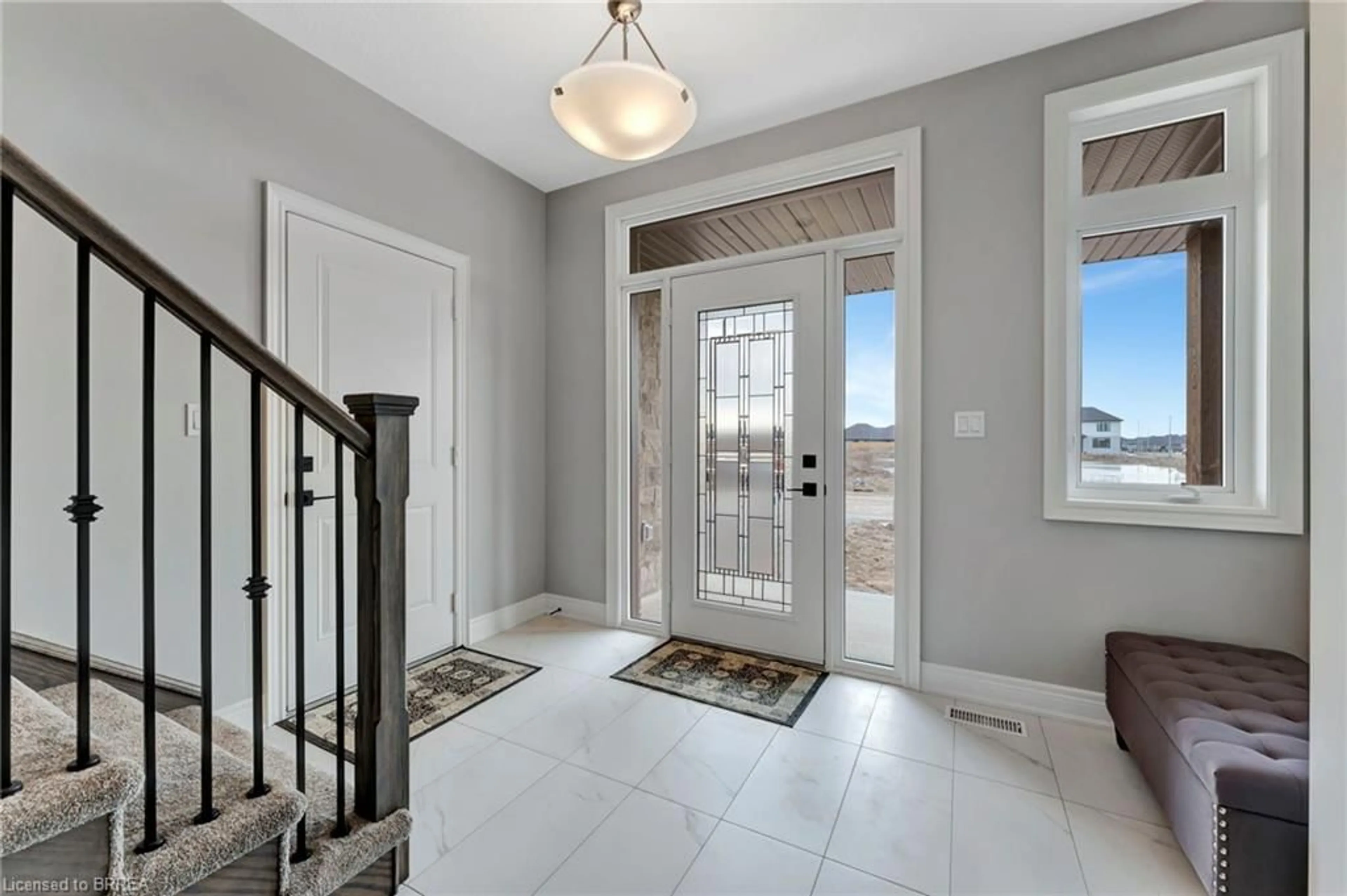 Indoor entryway for 135 Craddock Blvd, Jarvis Ontario N0A 1J0