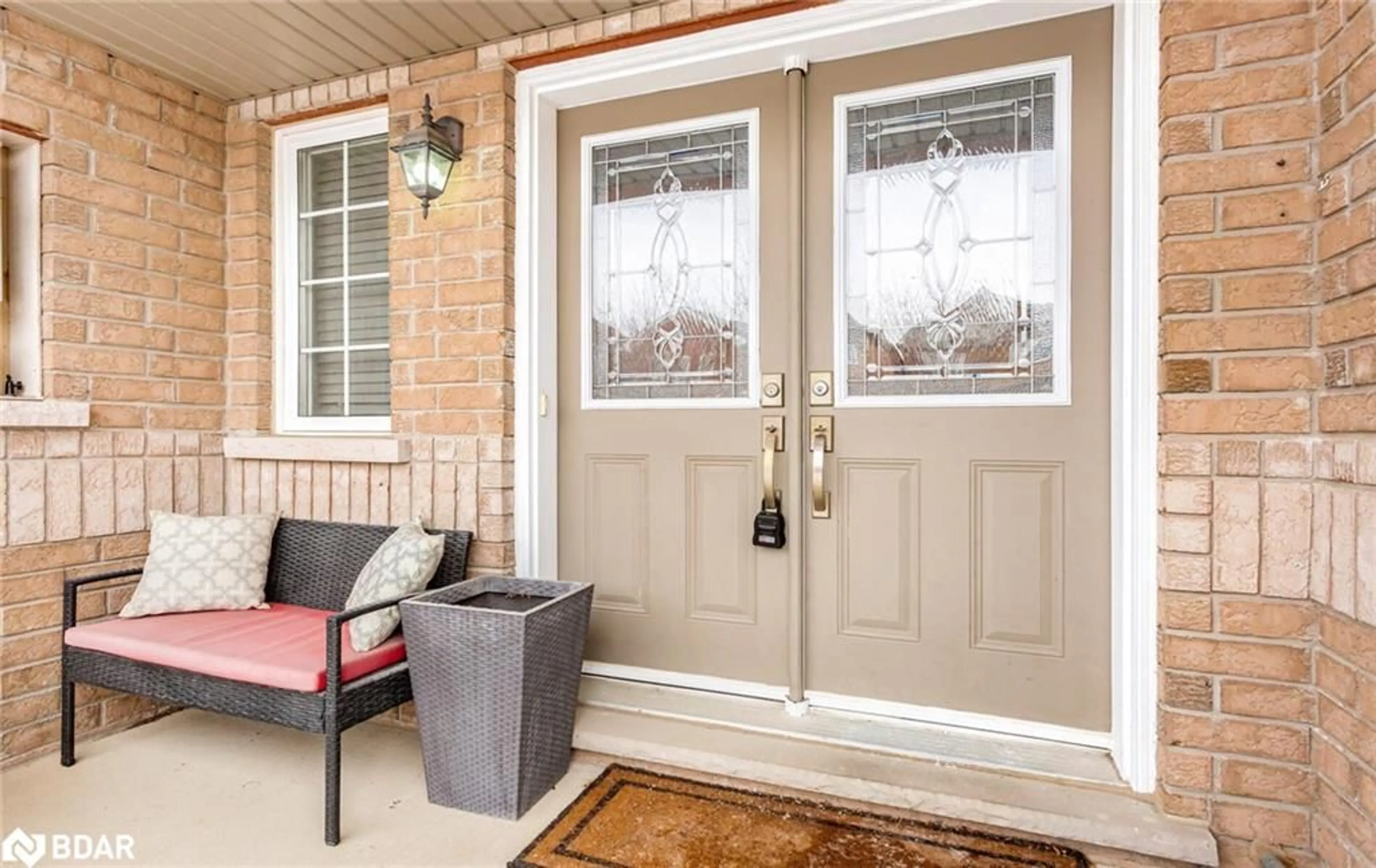 Indoor entryway for 123 Niagara Trail, Georgetown Ontario L7G 0A6