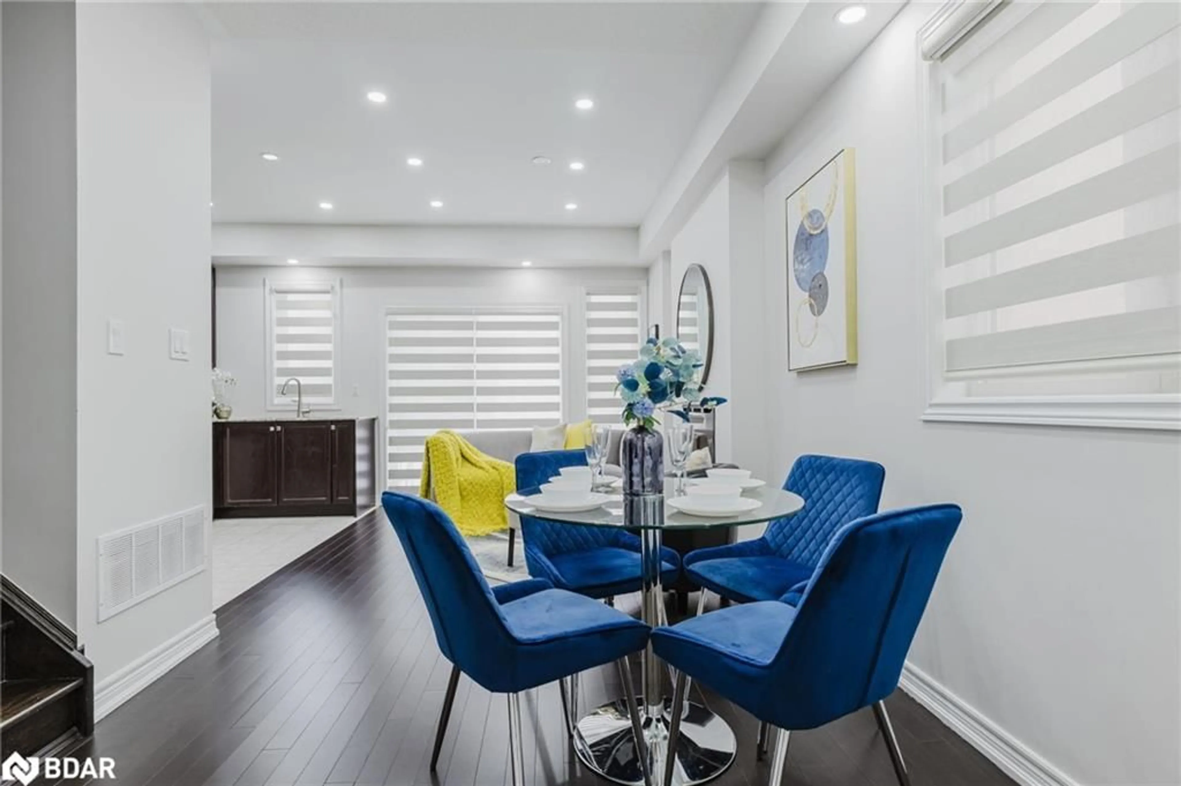 Dining room, wood/laminate floor for 3951 Koenig Rd, Burlington Ontario L7M 0Z8