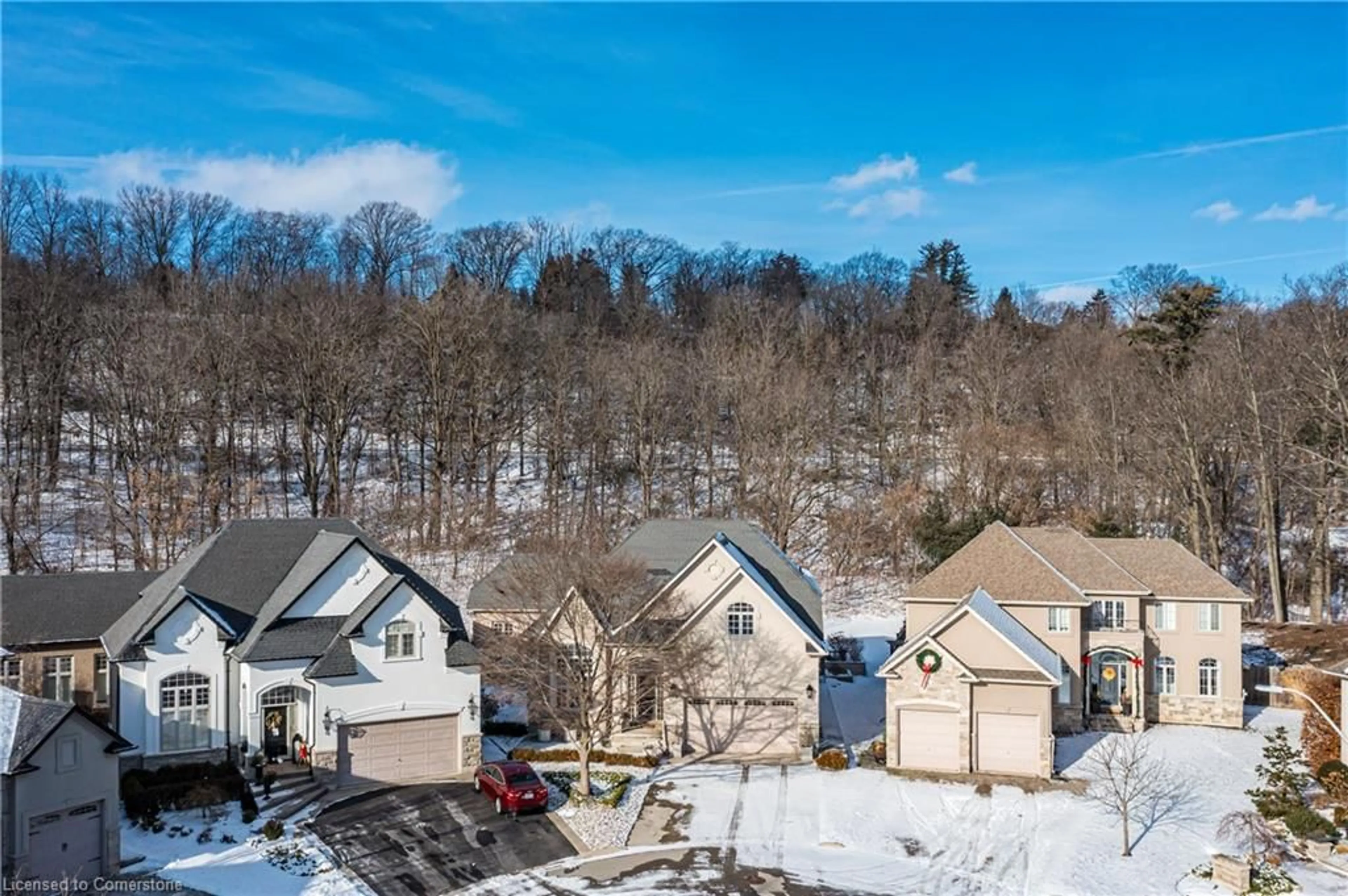 A pic from outside/outdoor area/front of a property/back of a property/a pic from drone, unknown for 35 Sweetman Dr, Dundas Ontario L9H 7T4