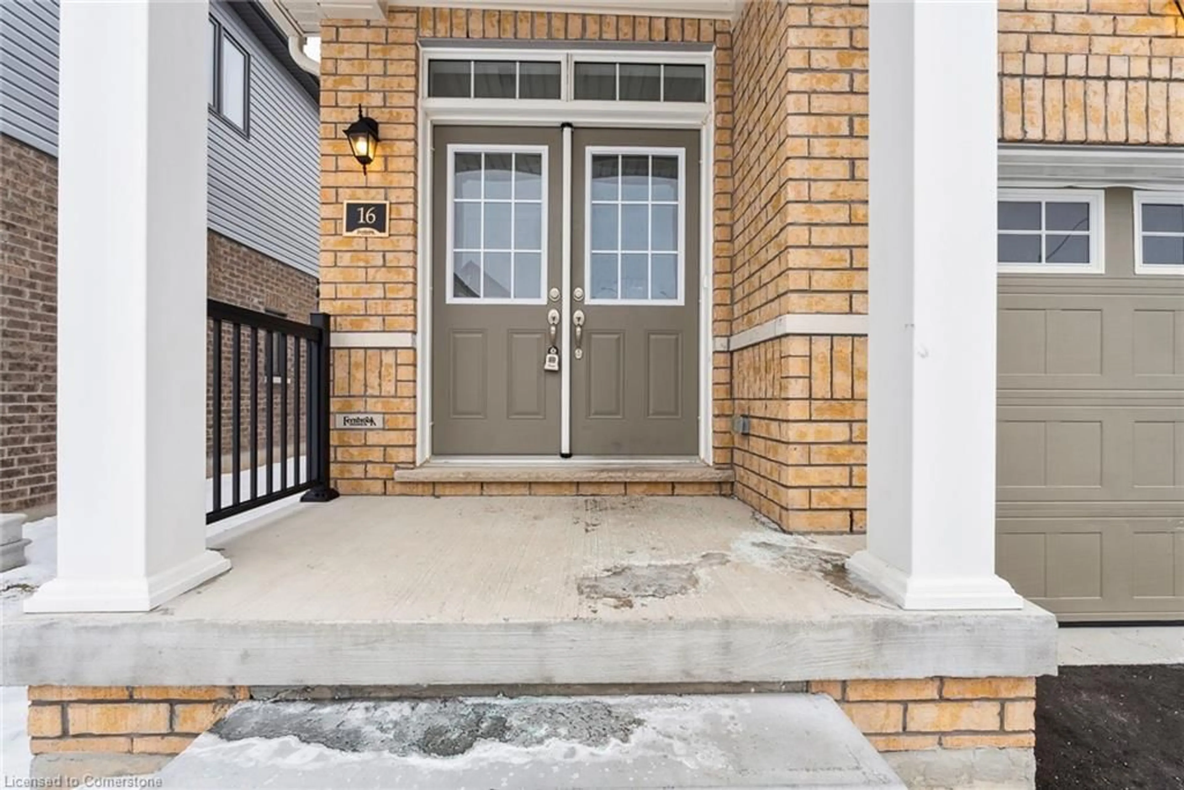 Indoor entryway for 16 Ludlow Dr, Barrie Ontario L9S 2Z8