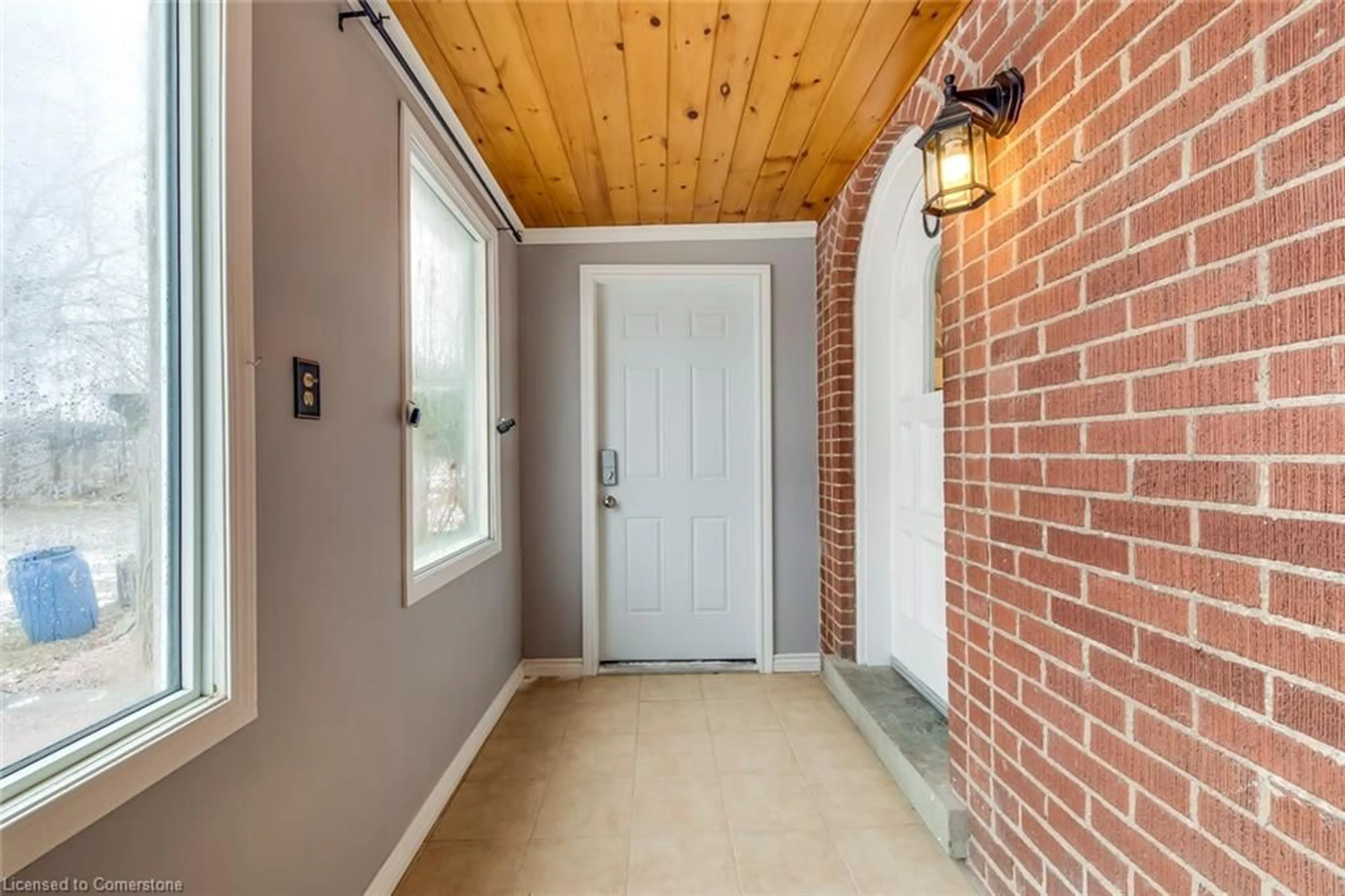 Indoor entryway for 8110 Chippewa Rd, Mount Hope Ontario L0R 1W0