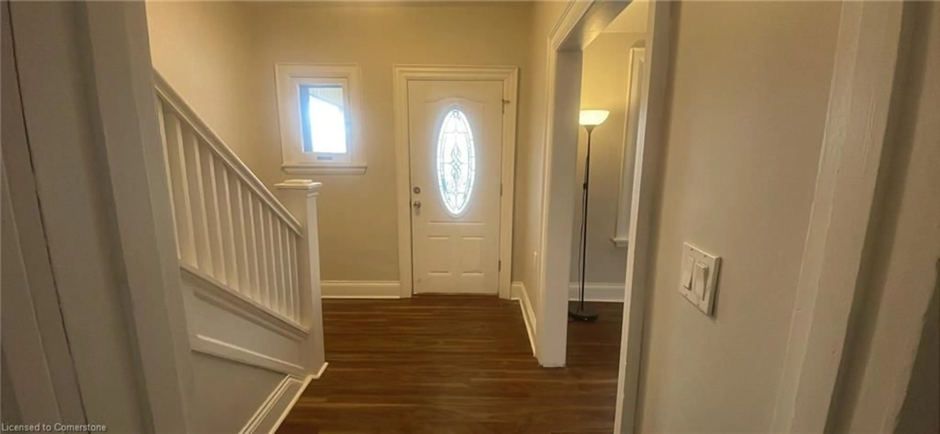 Indoor entryway for 296 Dunsmure Rd, Hamilton Ontario L8M 1T1