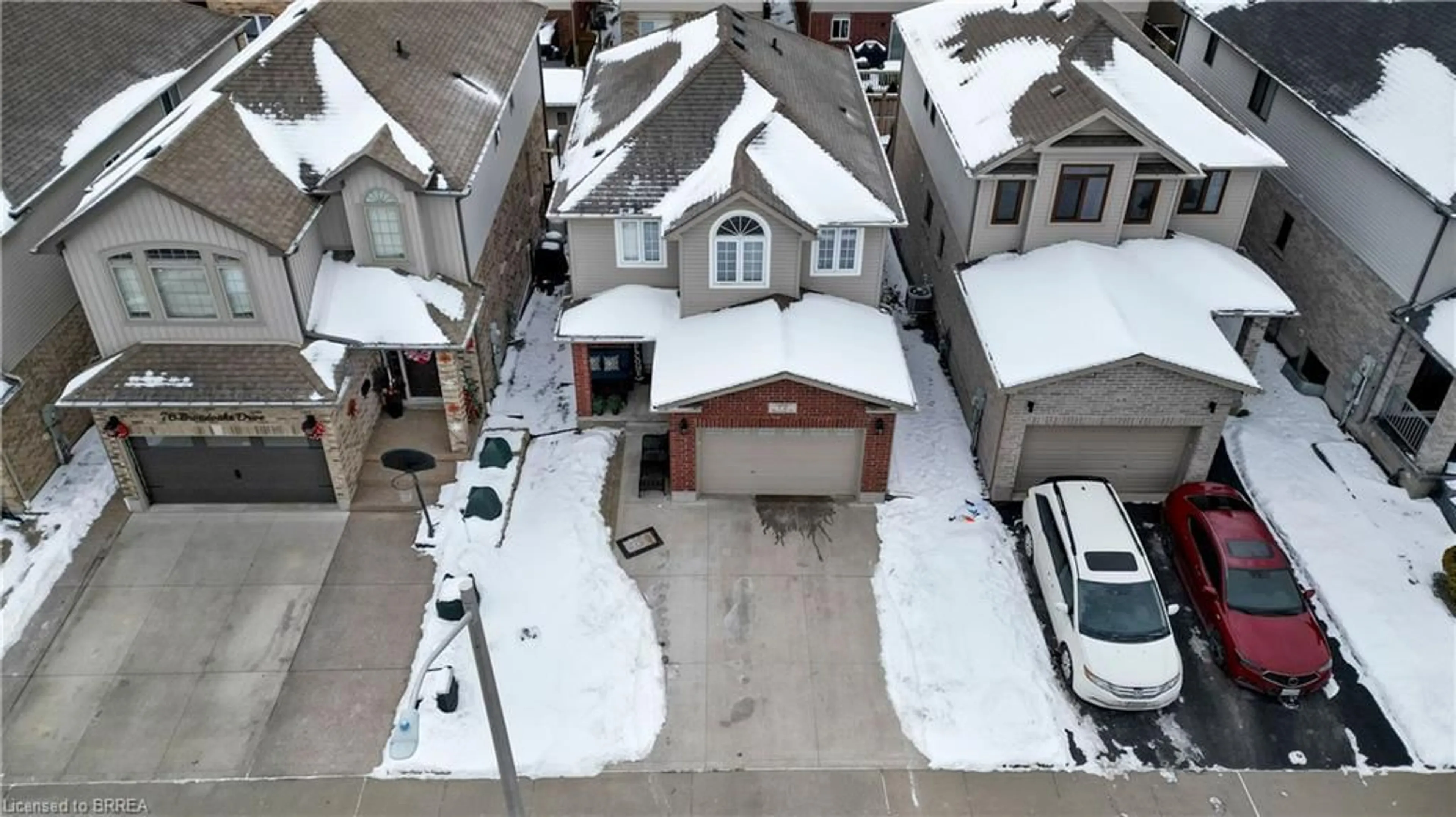 A pic from outside/outdoor area/front of a property/back of a property/a pic from drone, street for 72 Broadoaks Dr, Cambridge Ontario N1T 0A7