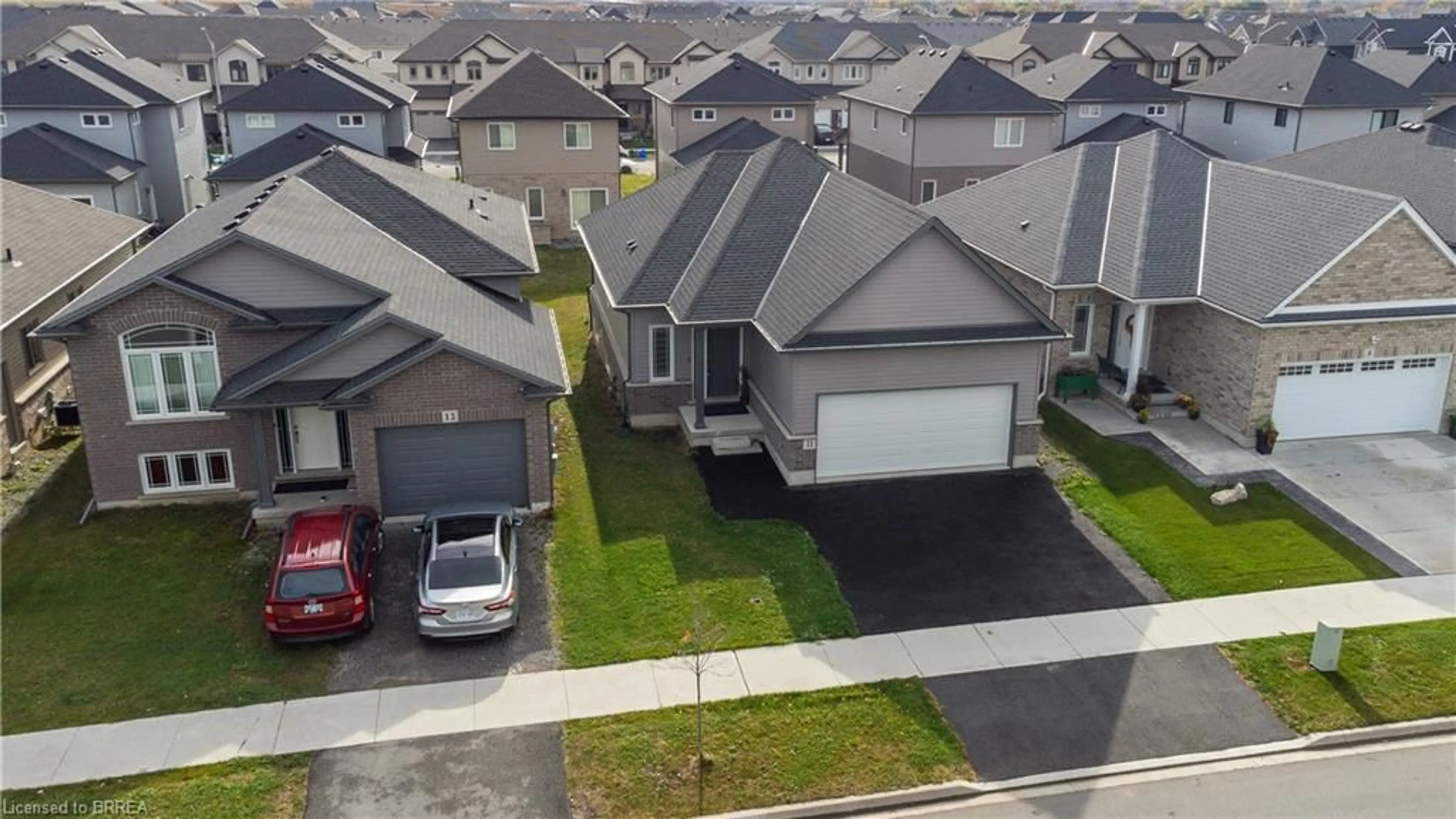 A pic from outside/outdoor area/front of a property/back of a property/a pic from drone, street for 11 Tucker St, Thorold Ontario L2V 0G3