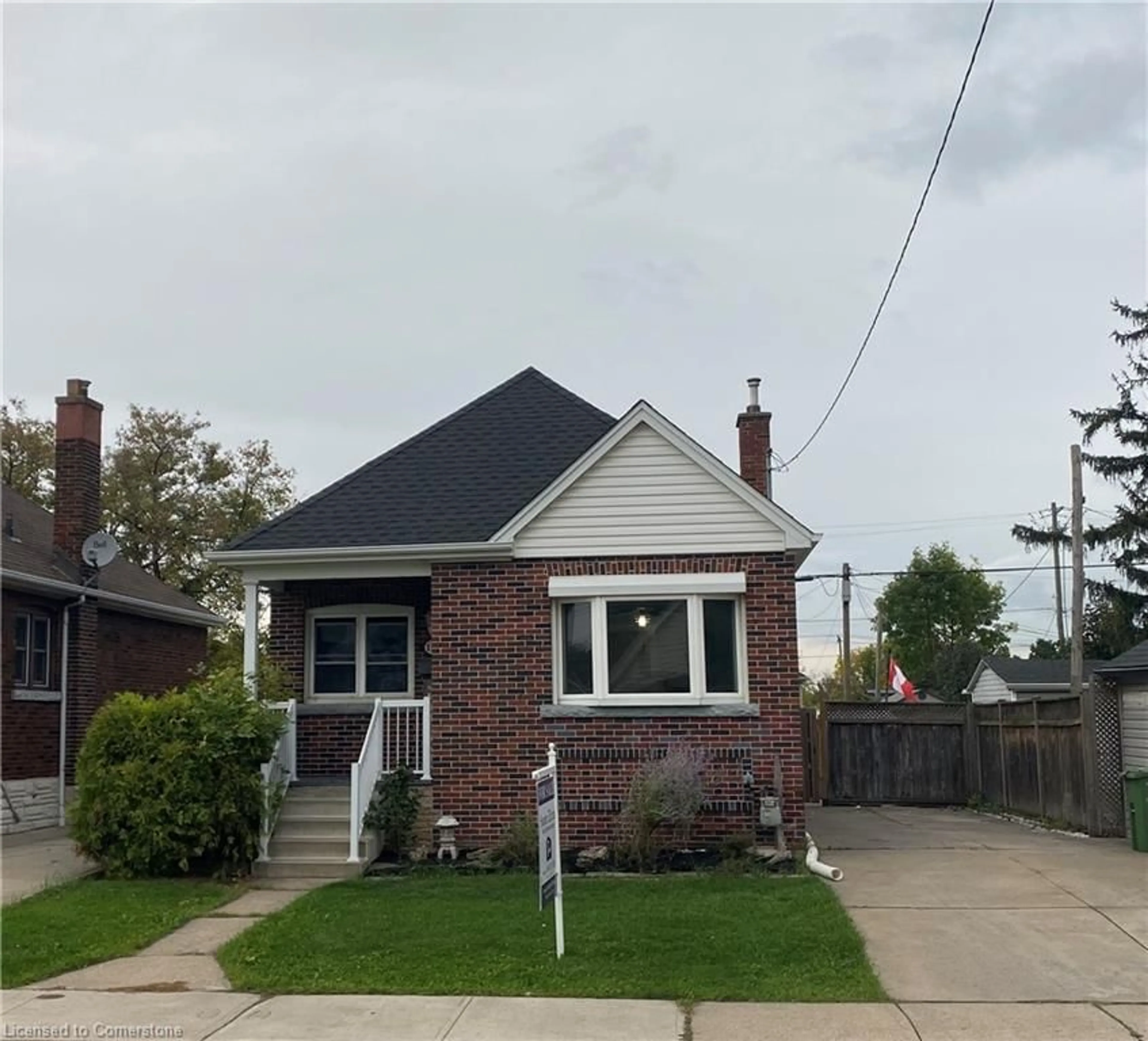 Home with brick exterior material, street for 101 Albany Ave, Hamilton Ontario L8H 2H4