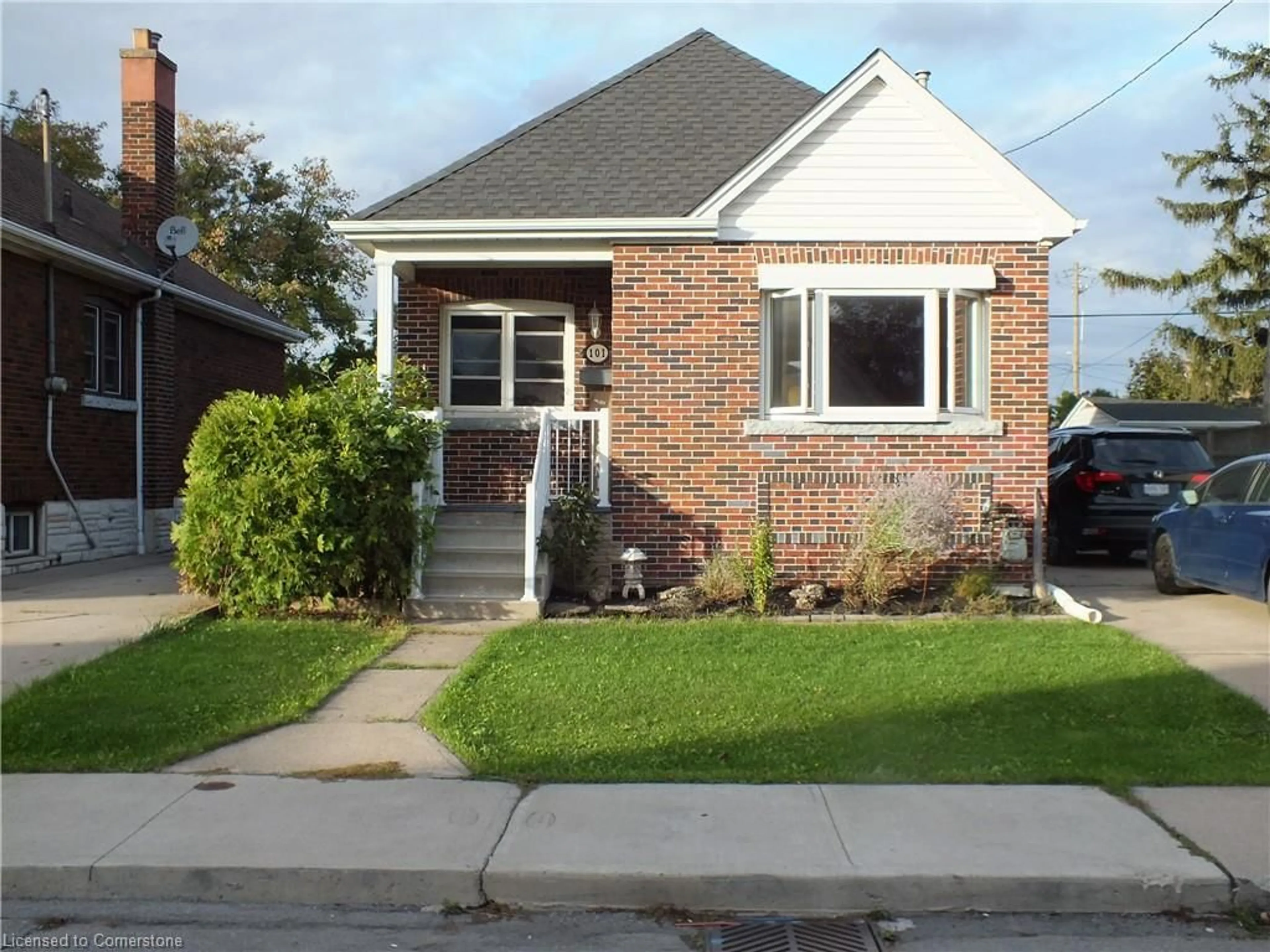 Home with brick exterior material, street for 101 Albany Ave, Hamilton Ontario L8H 2H4