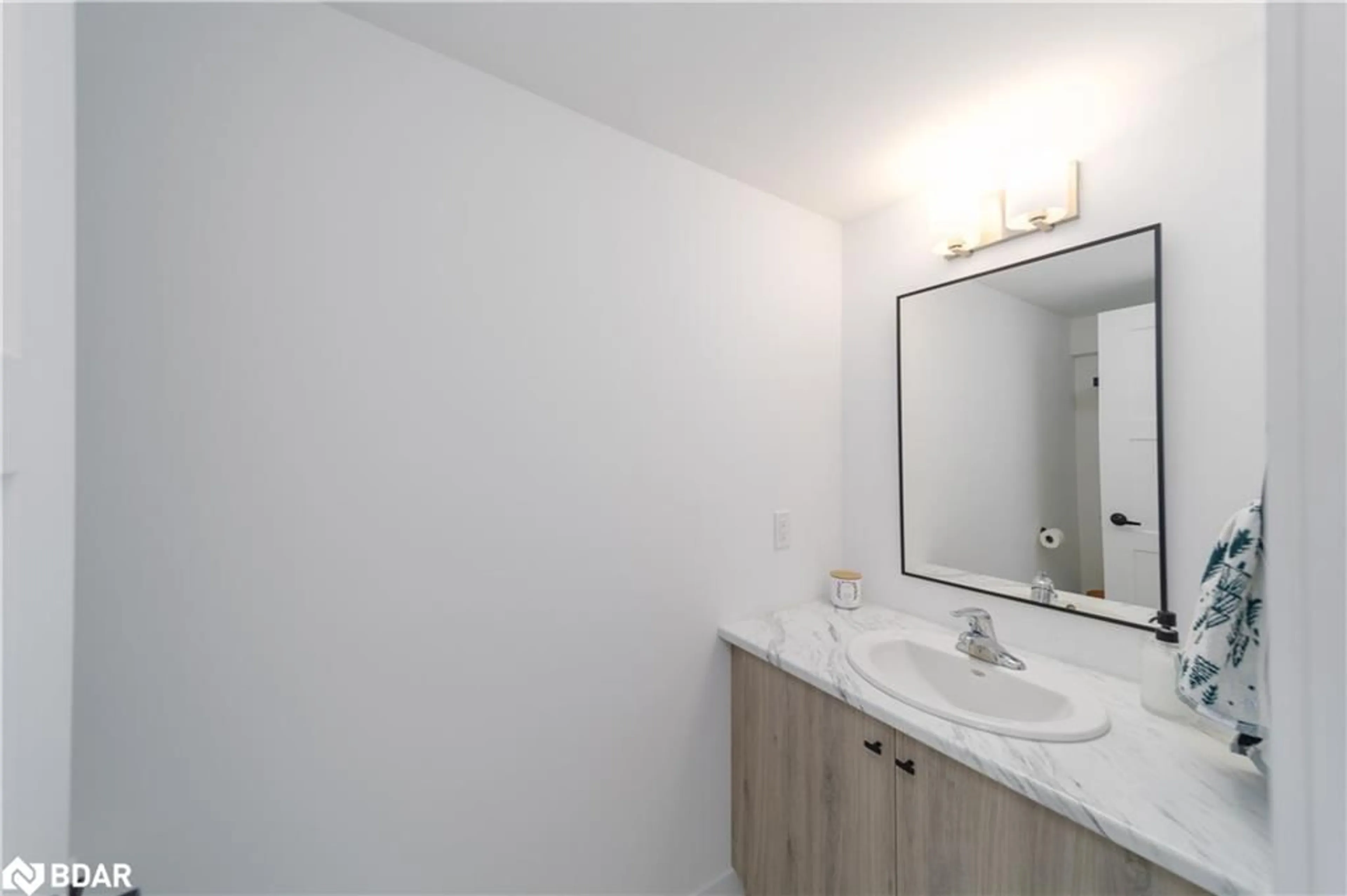 Standard bathroom, unknown for 26 Hay Lane, Barrie Ontario L9J 0V5