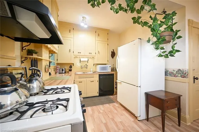 Additional property image - 90 Sydenham St