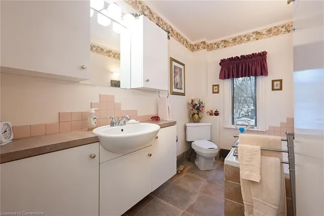 Additional property image - 90 Sydenham St