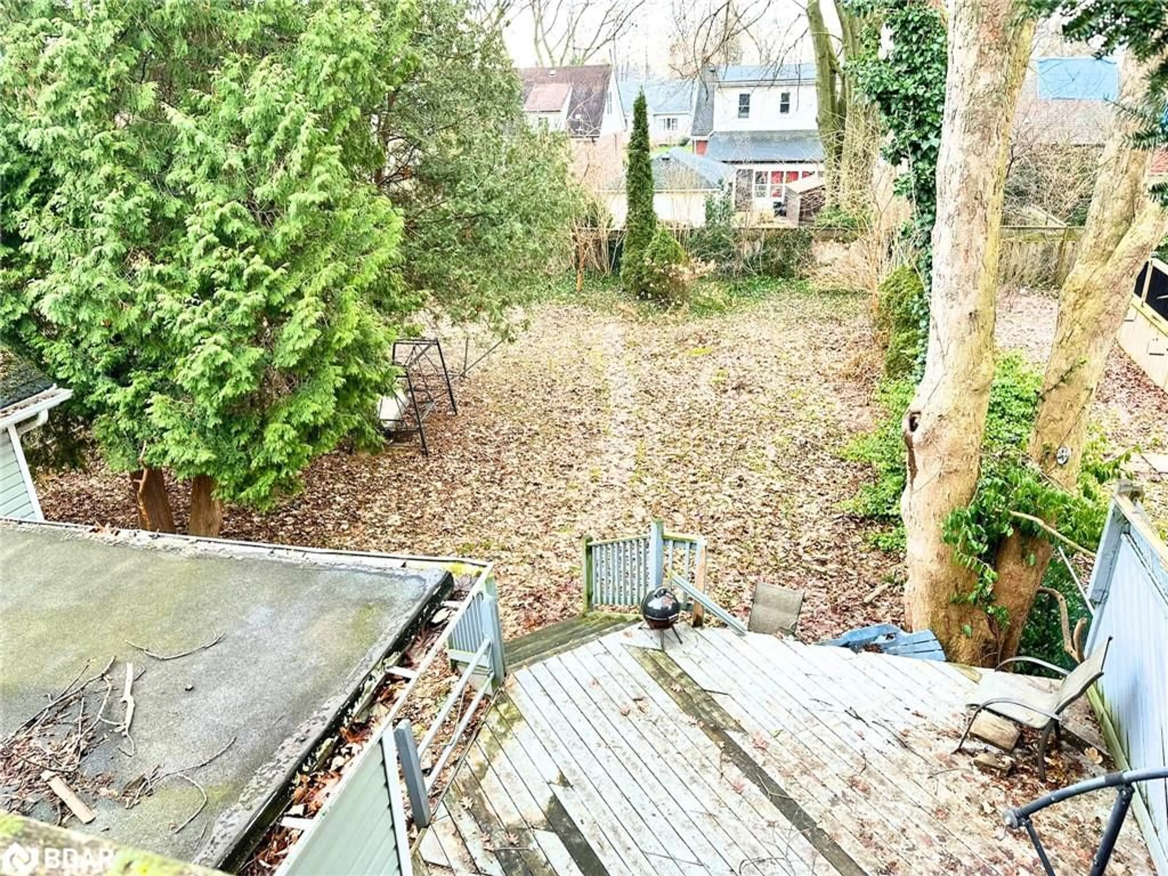 A pic from outside/outdoor area/front of a property/back of a property/a pic from drone, street for 6366 Barker St, Niagara Falls Ontario N2G 1Y7