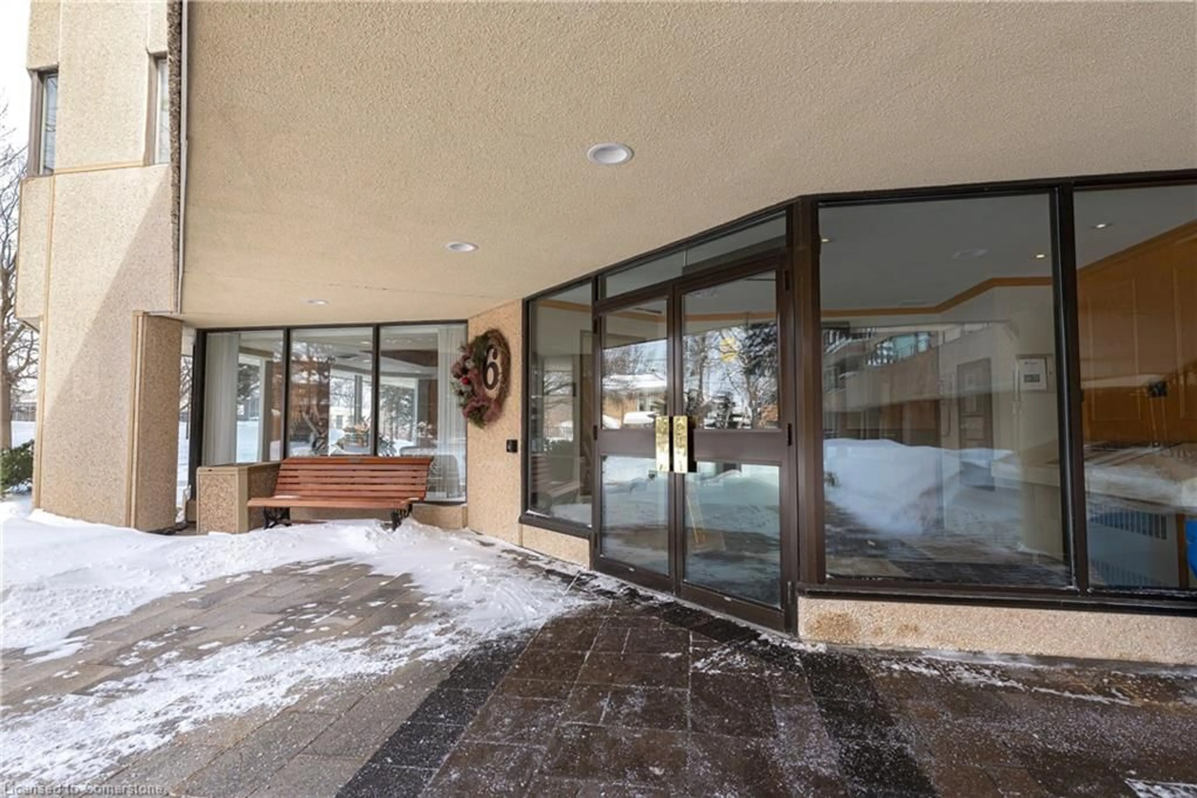 Indoor foyer for 6 Willow St #1605, Waterloo Ontario N2J 4S3