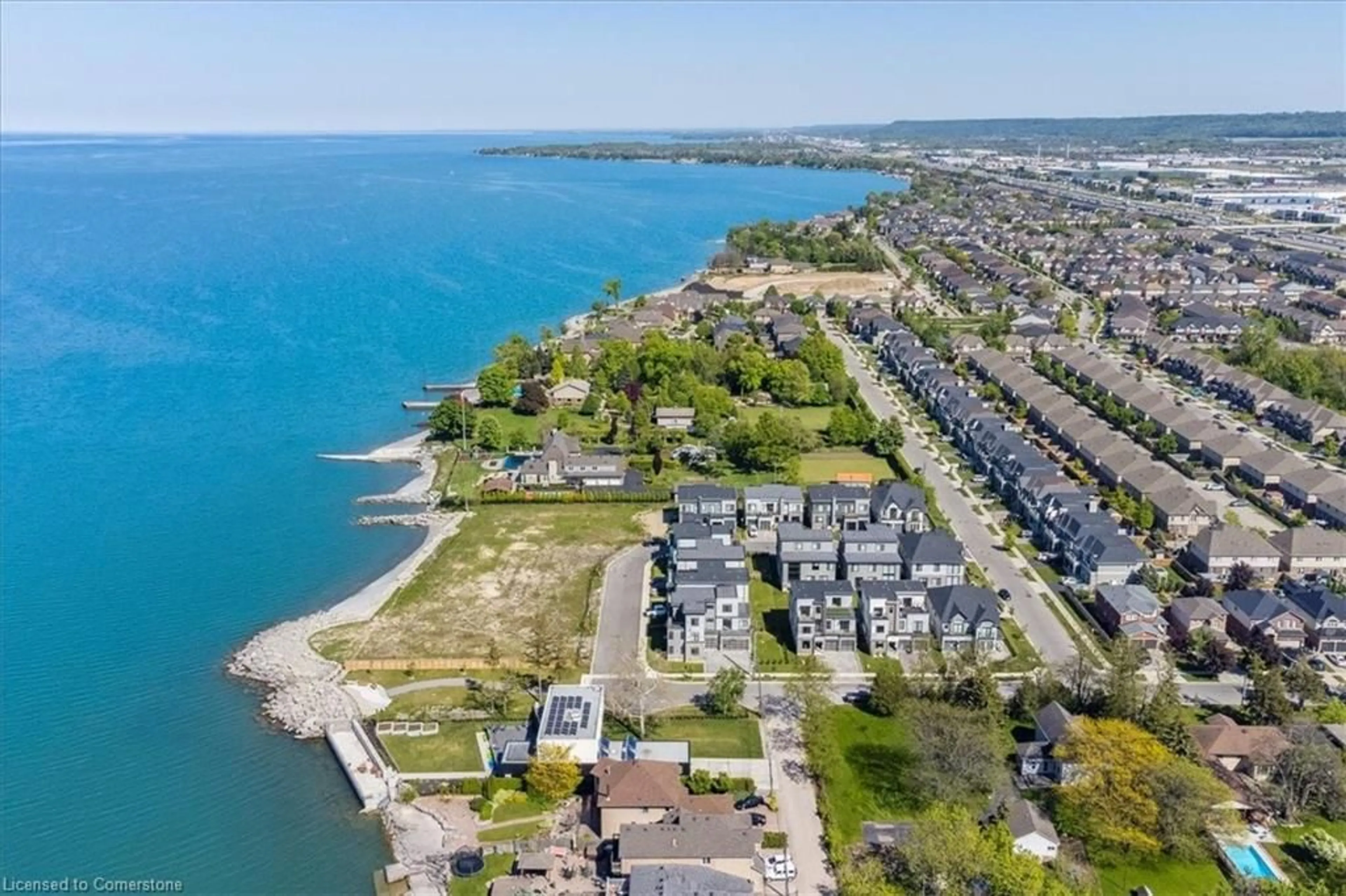 A pic from outside/outdoor area/front of a property/back of a property/a pic from drone, water/lake/river/ocean view for 4 Sunrow Gate, Hamilton Ontario L8E 5C1