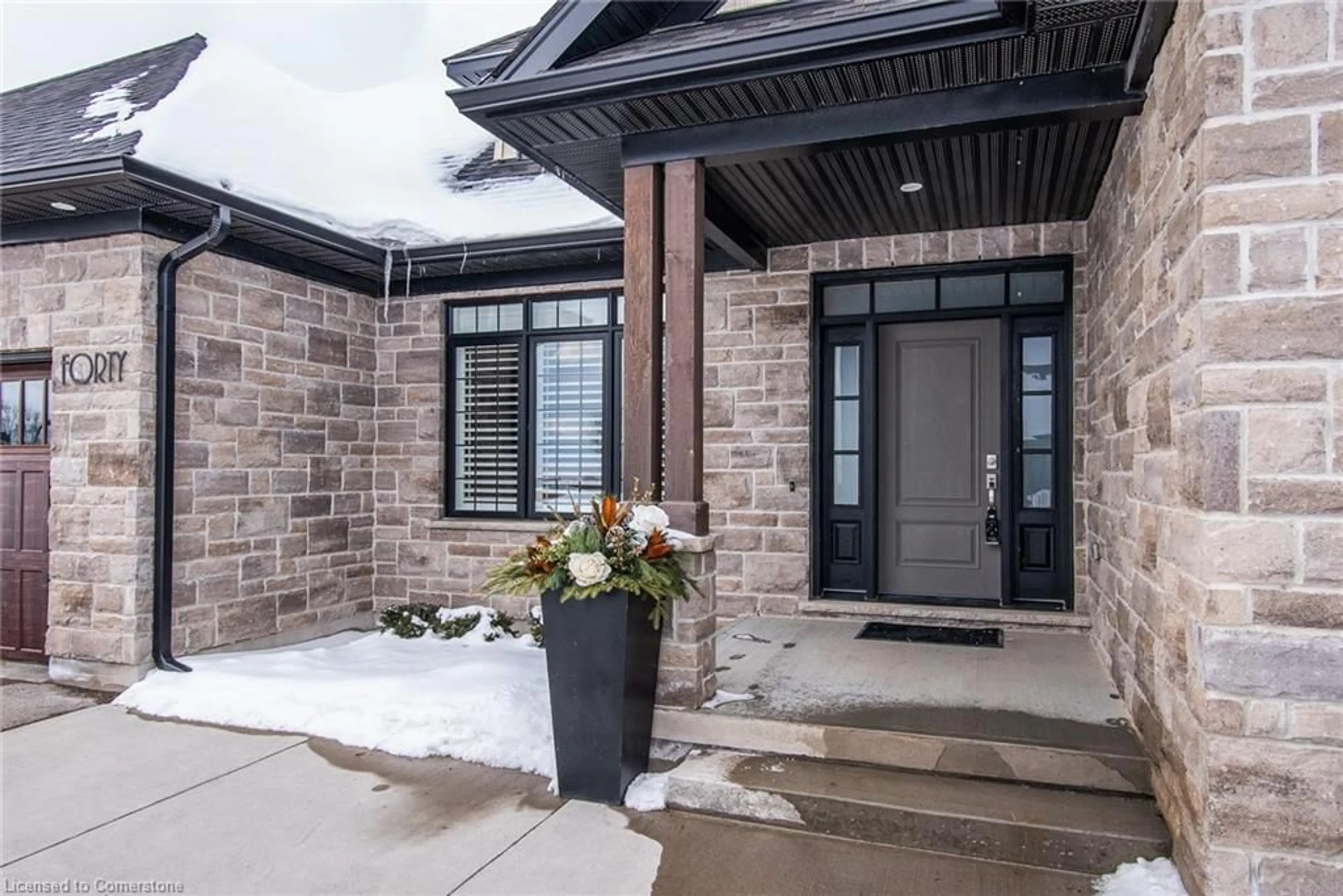 Indoor entryway for 40 Sunset Hills Cres, Maryhill Ontario N0B 2B0