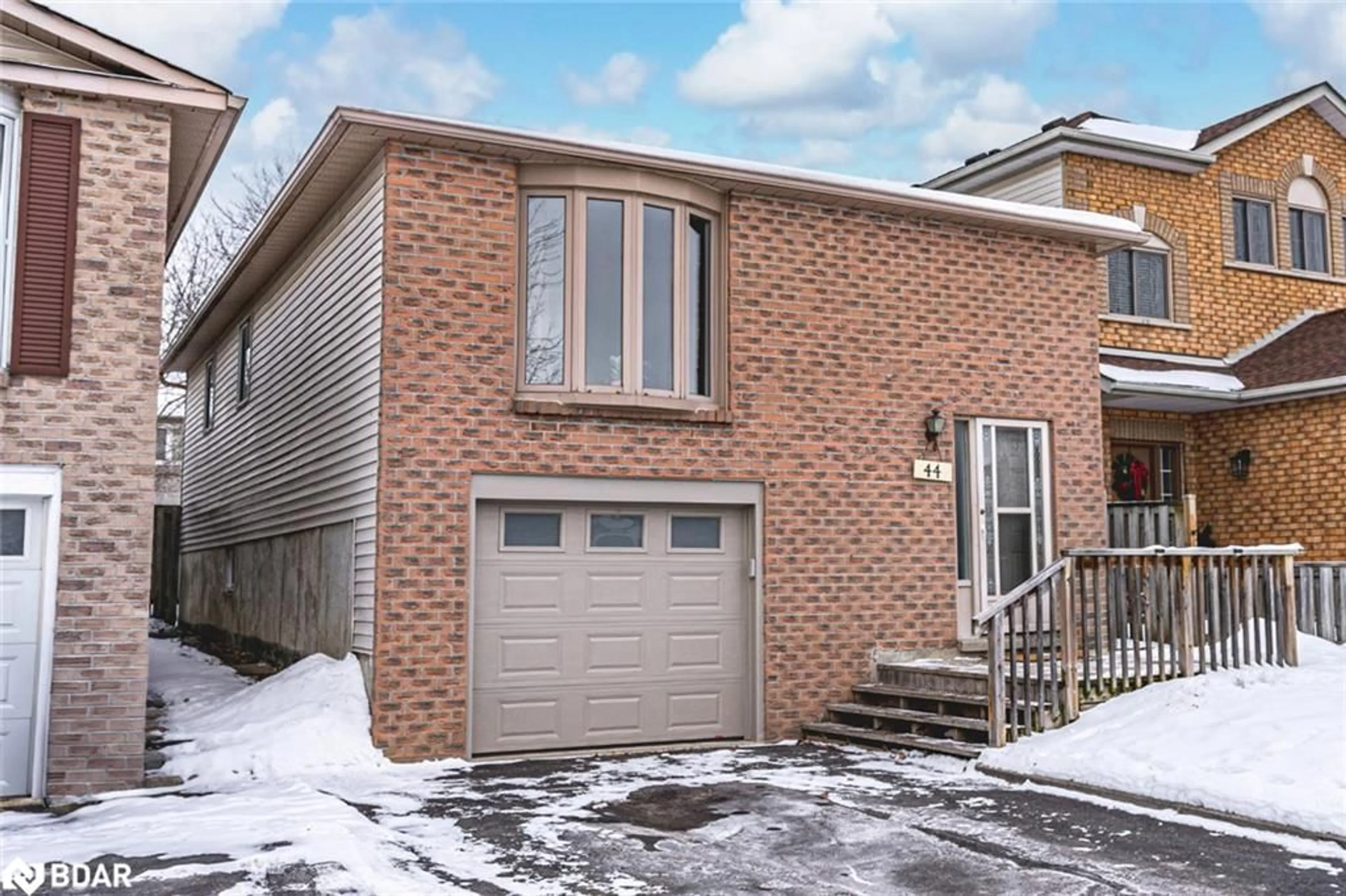 Home with brick exterior material, street for 44 Longview Dr, Bradford Ontario L3Z 2H3