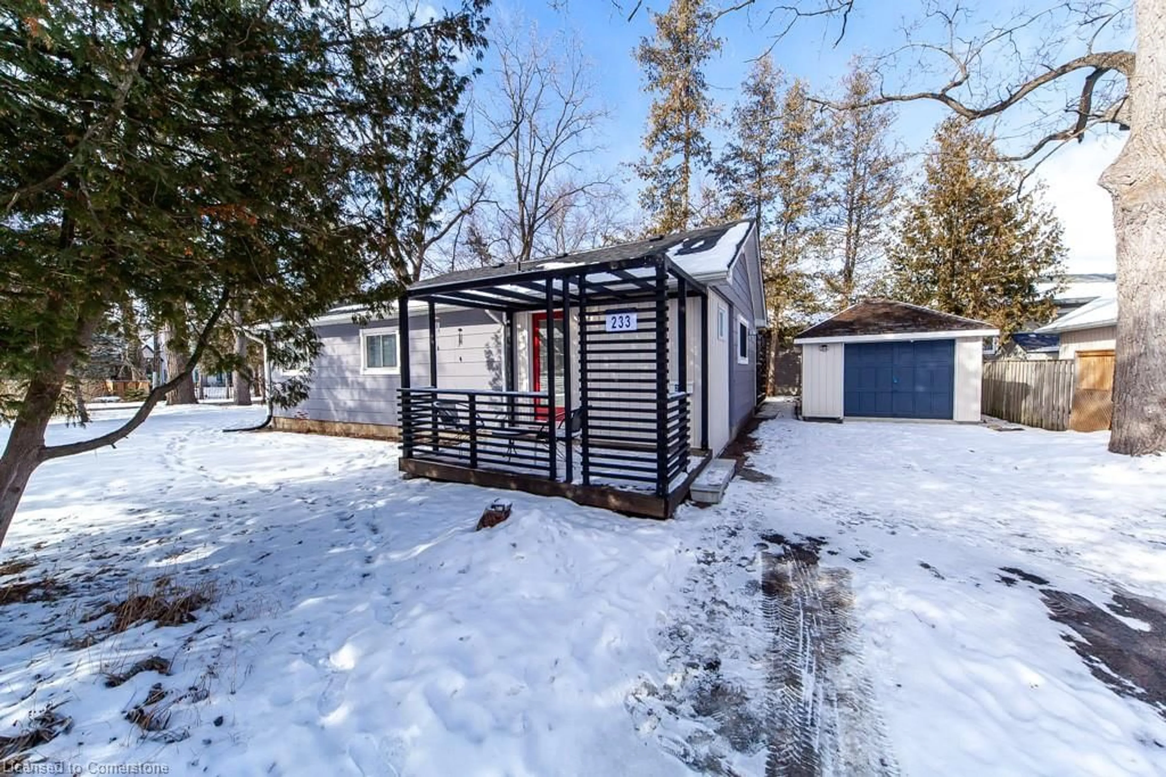 Shed for 233 Cameron Cres, Keswick Ontario L4P 2N7