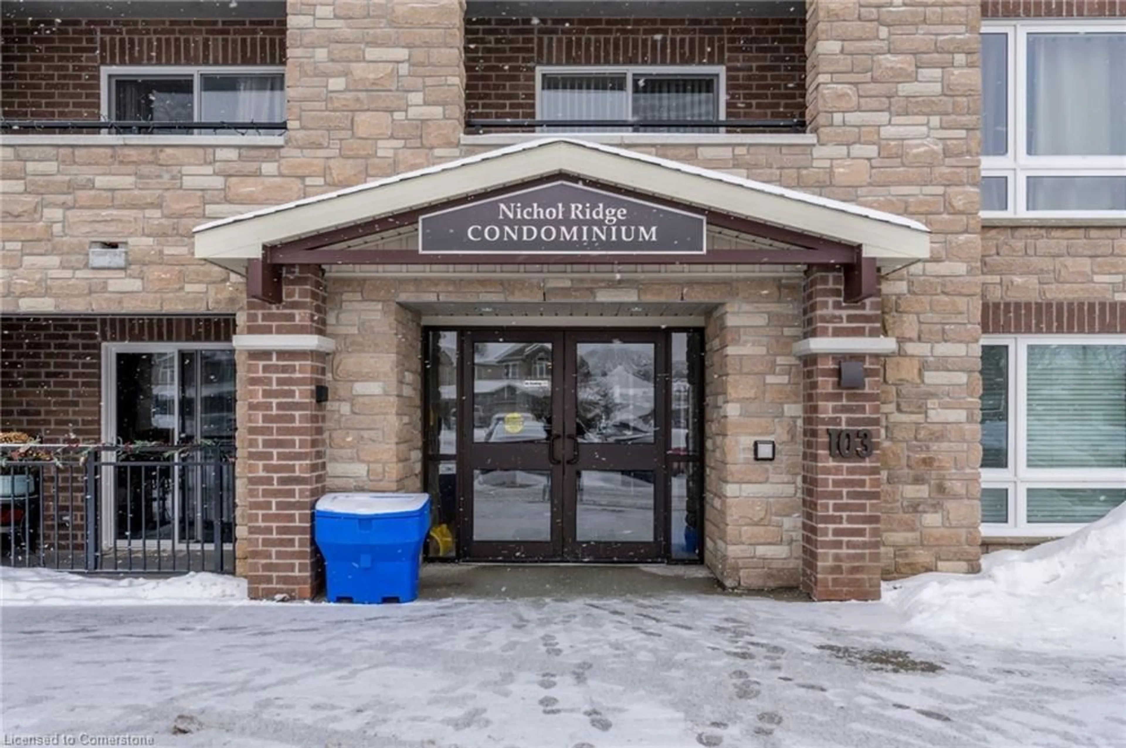 Indoor foyer for 103 Westminster Cres, Fergus Ontario N1M 0C6