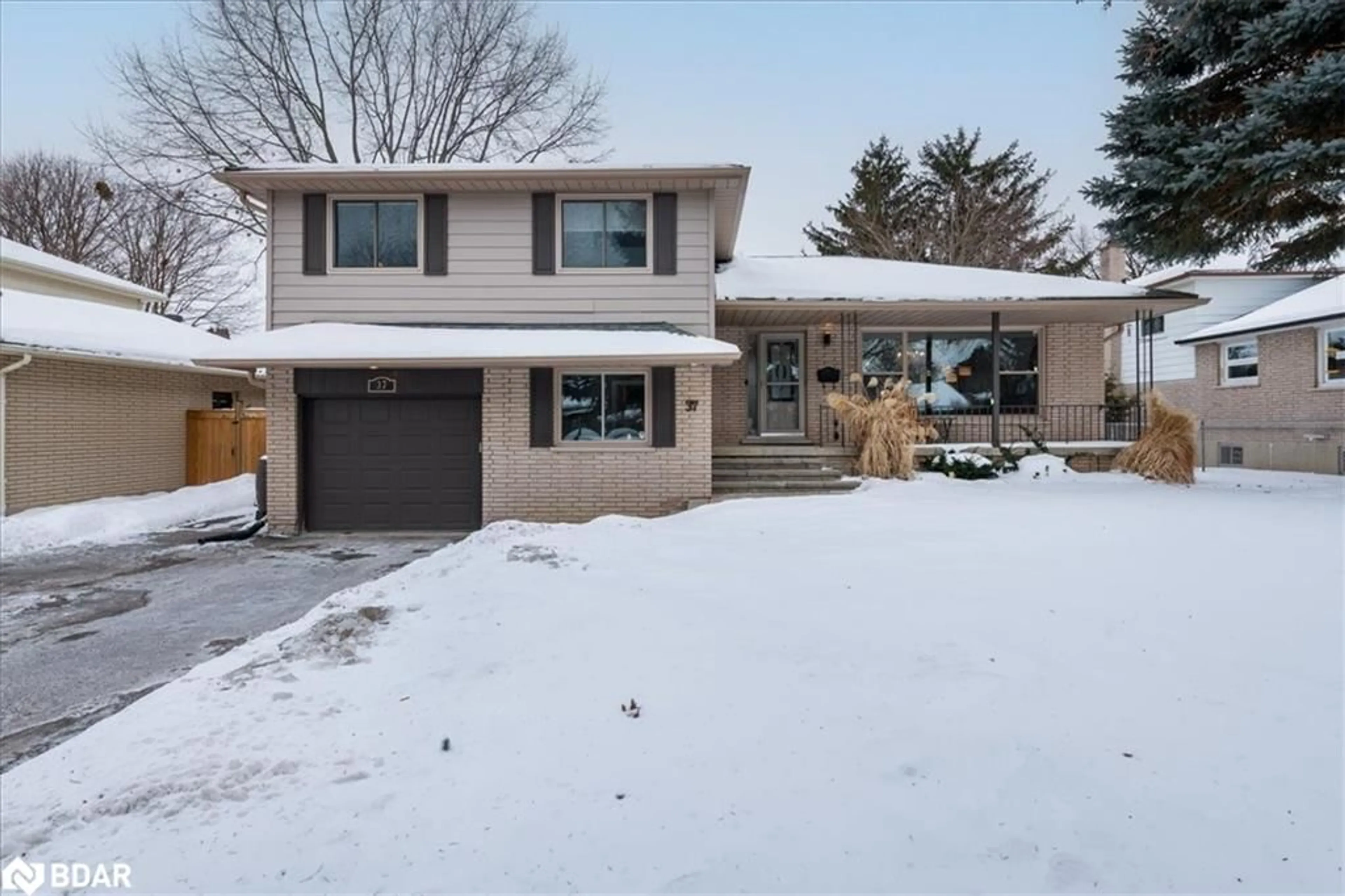 Home with vinyl exterior material, street for 37 Peacock Lane, Barrie Ontario L4N 3R7