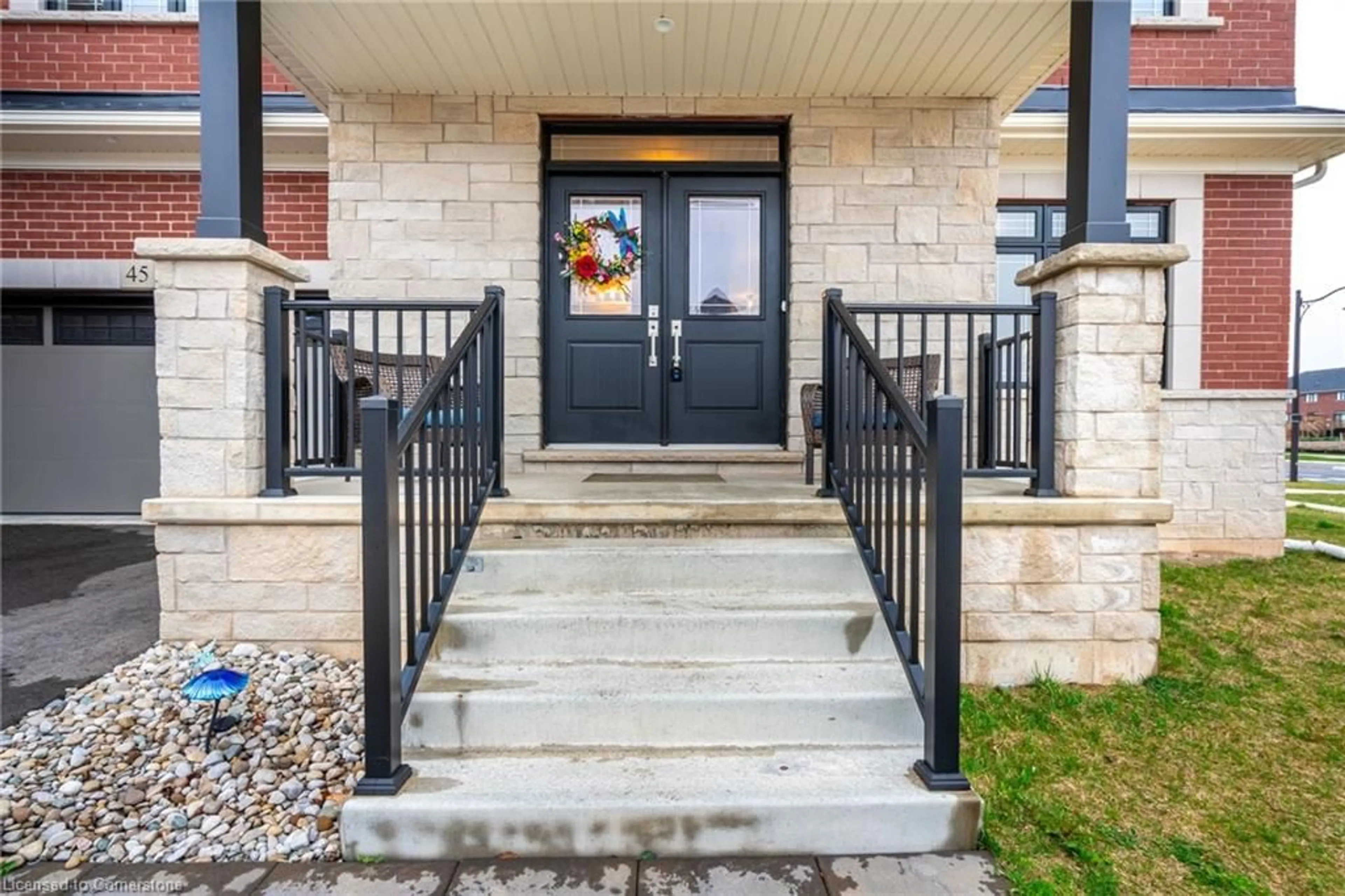 Indoor entryway for 45 Great Falls Blvd, Waterdown Ontario L8B 1X8