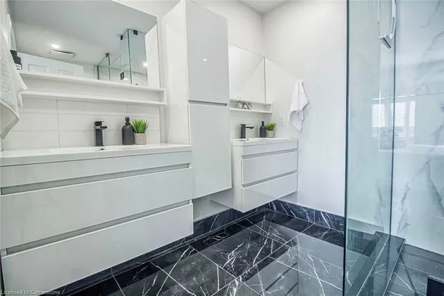 Additional property image - 370 Stonehenge Dr Unit 9